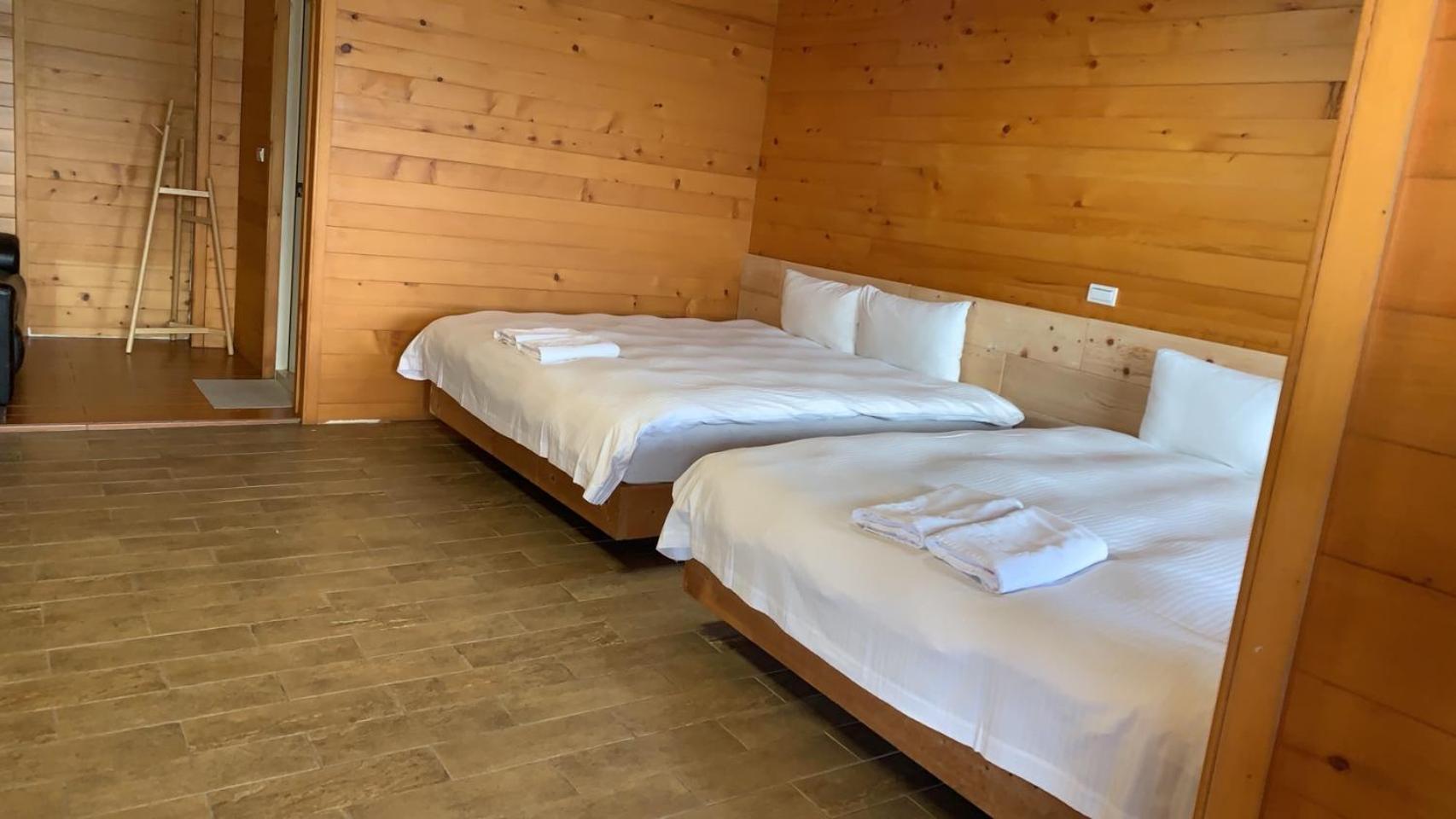 Queen Room with Two Queen Beds photo 2