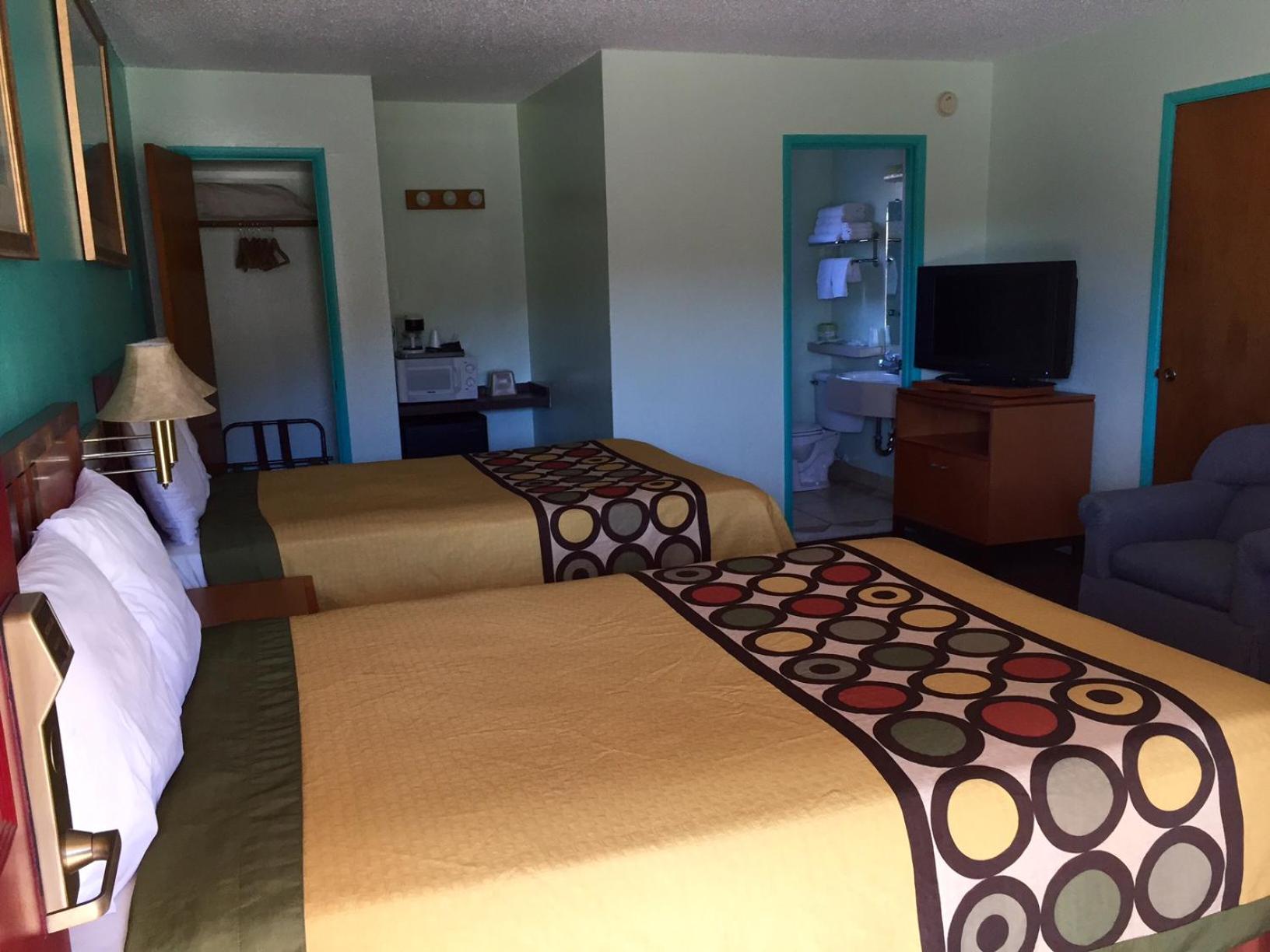 Double Room with Two Double Beds - Photo 7