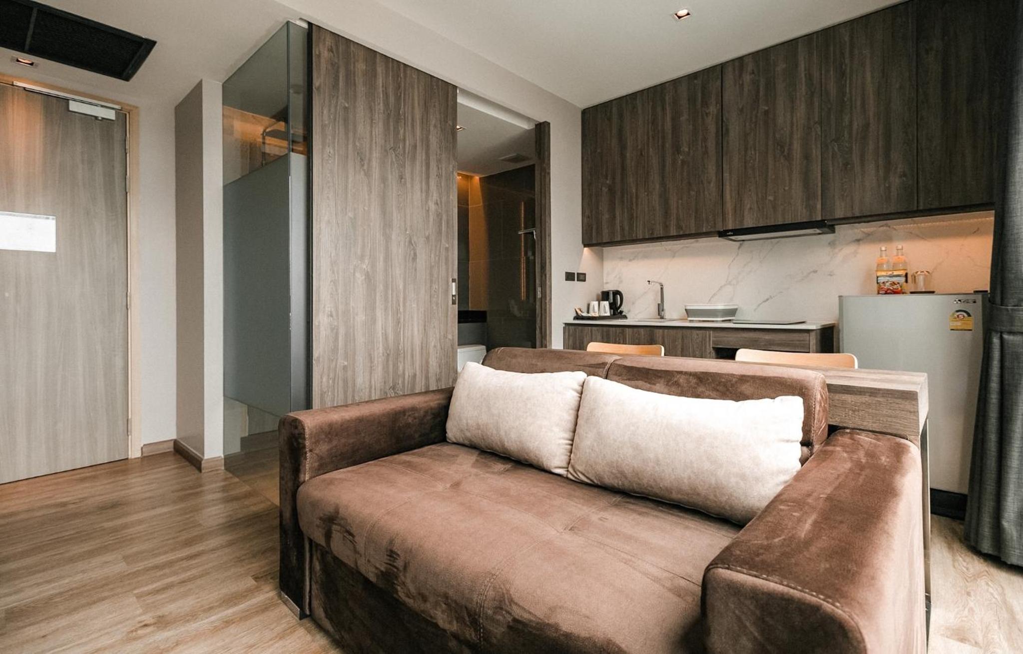 Rak Suite Room with Kitchenette City View- No Balcony - Photo 2