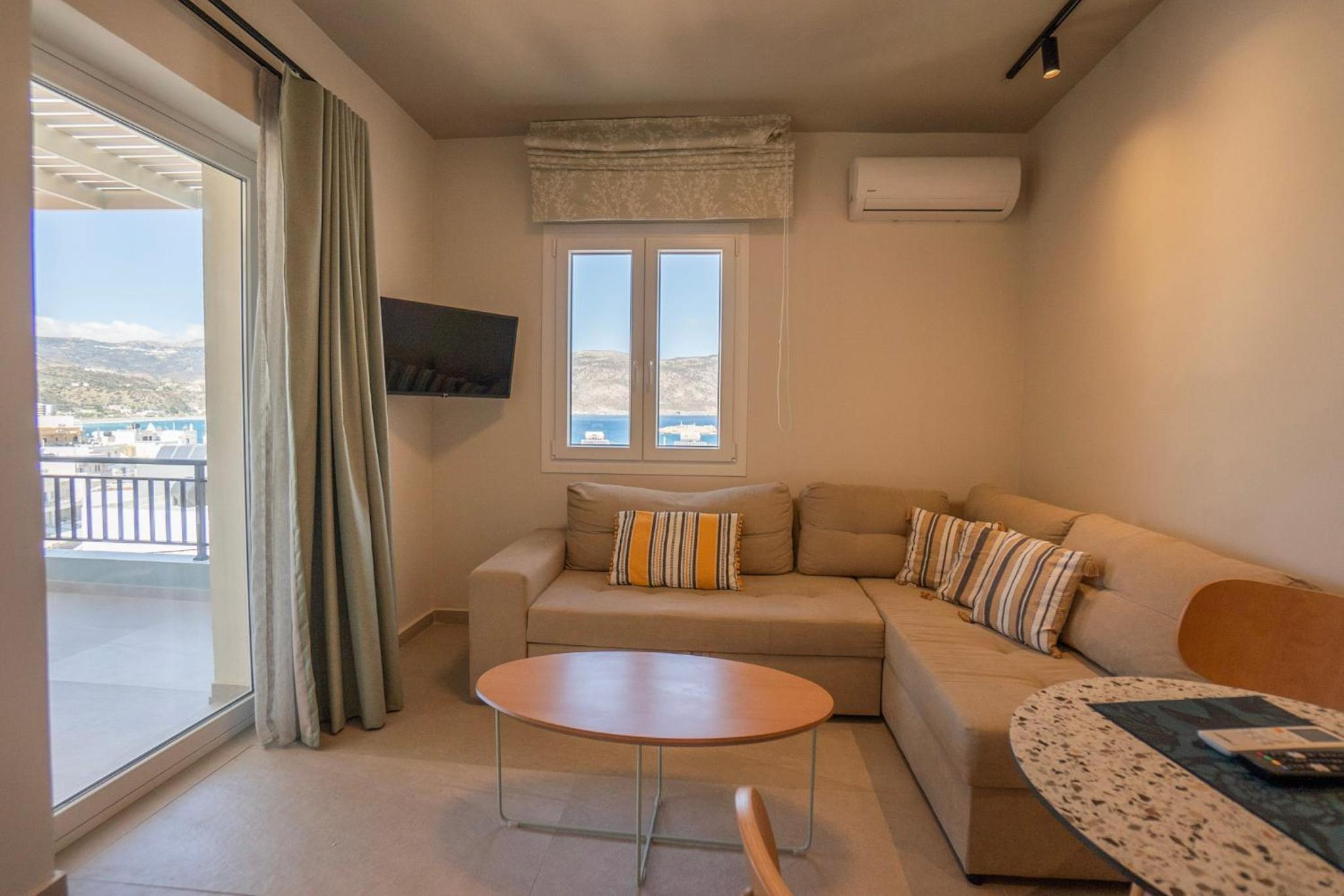 Deluxe One-Bedroom Apartment with Ocean View photo 1