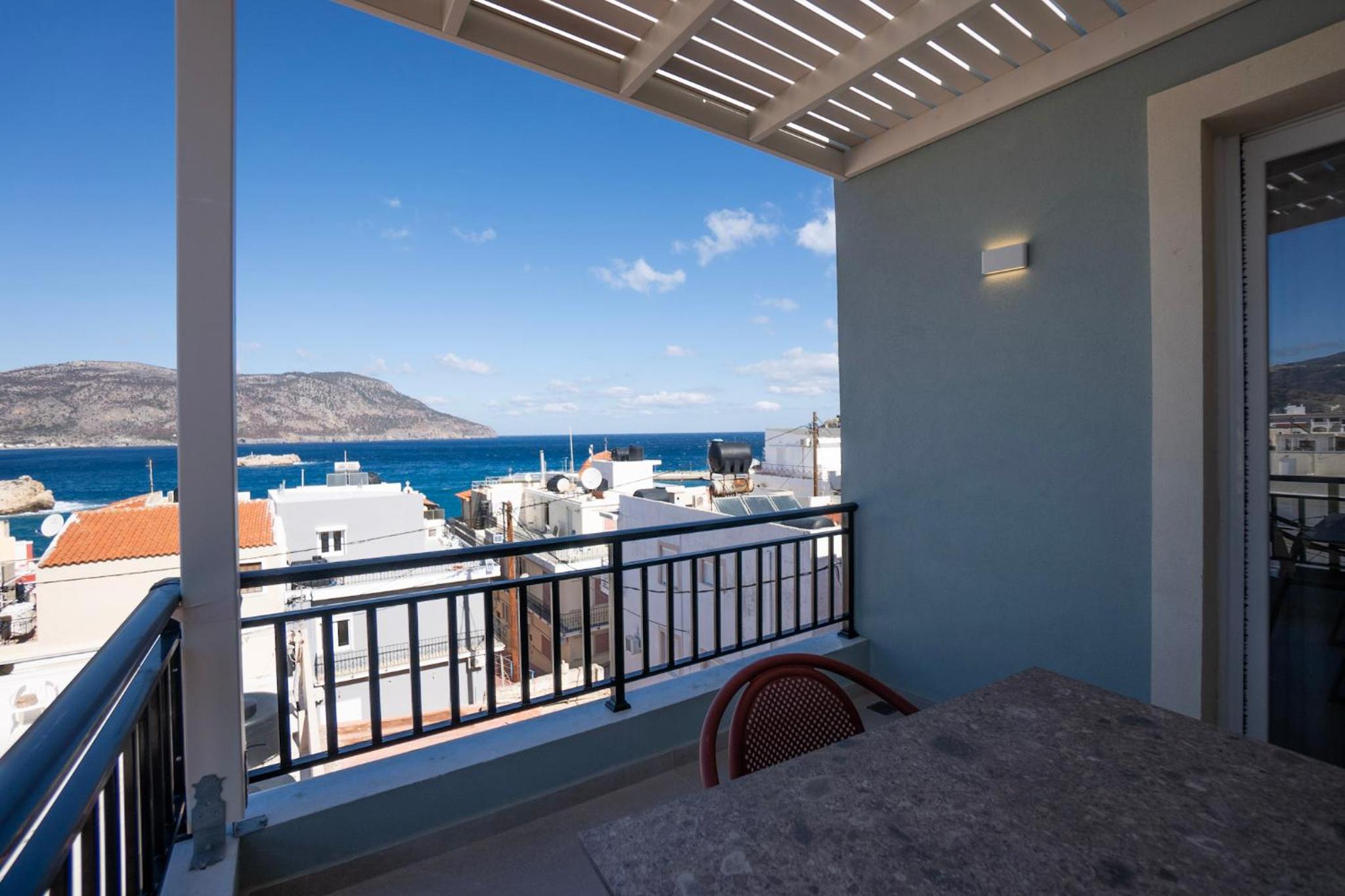 Deluxe One-Bedroom Apartment with Ocean View photo 3