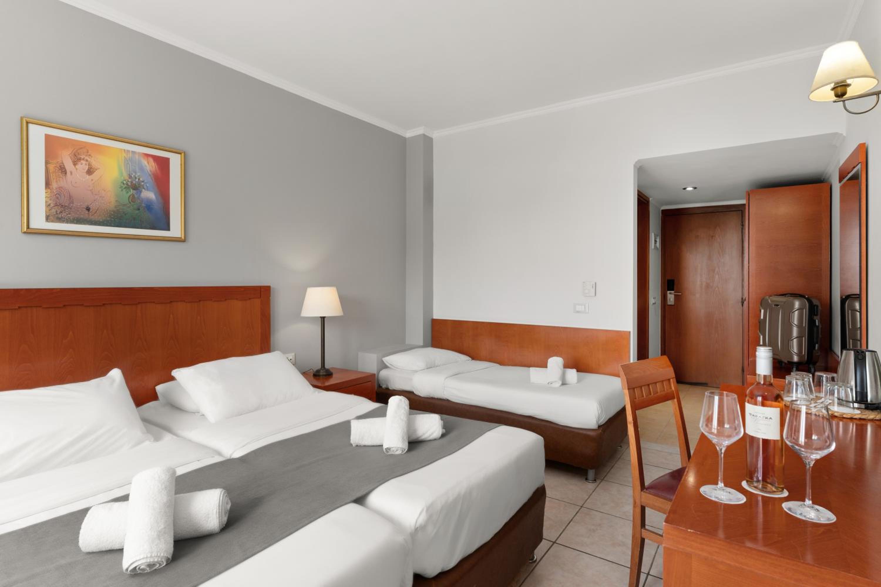Double Room with Mountain or Pool View - Photo 1