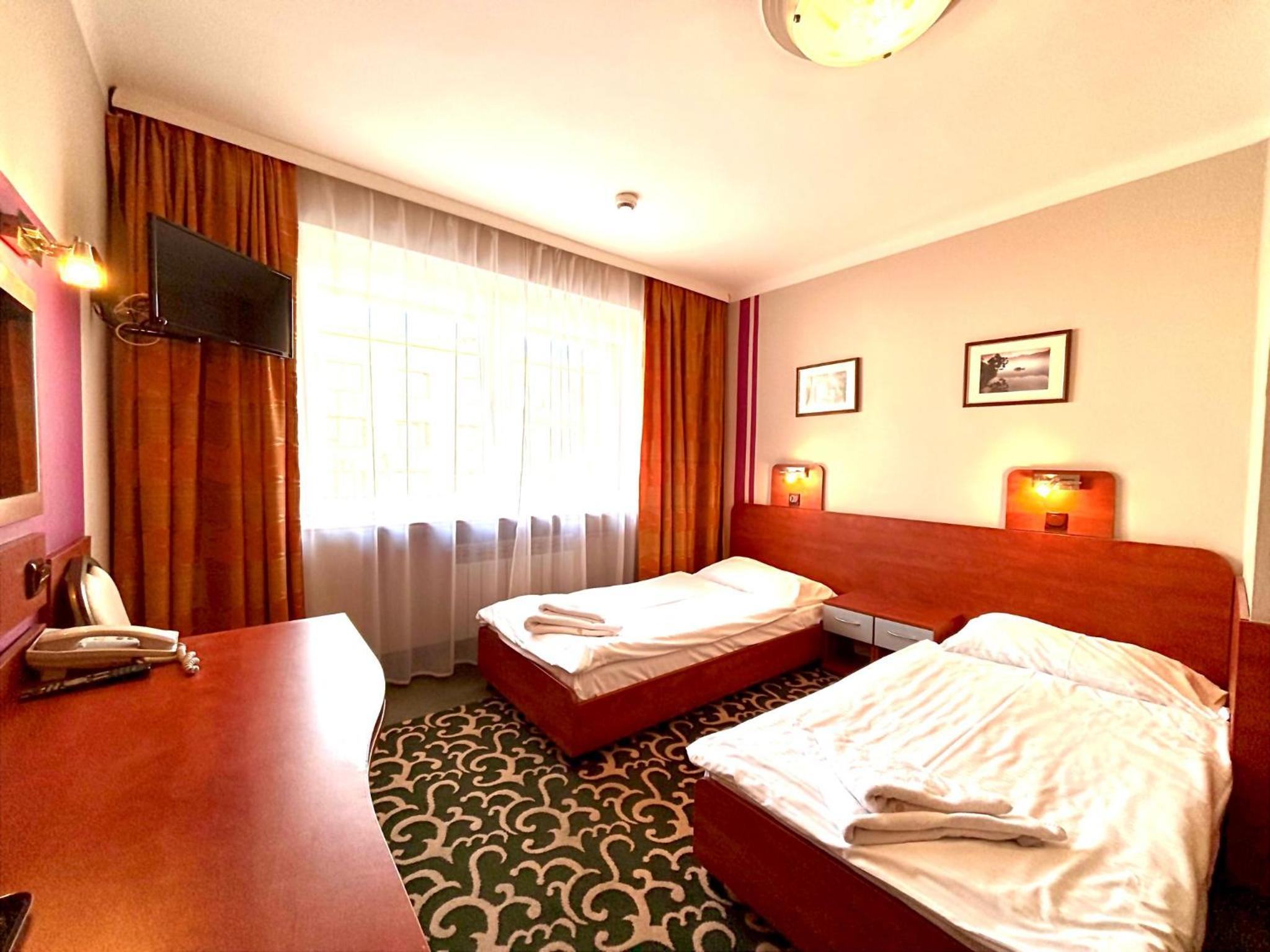 Standard Twin Room photo 2