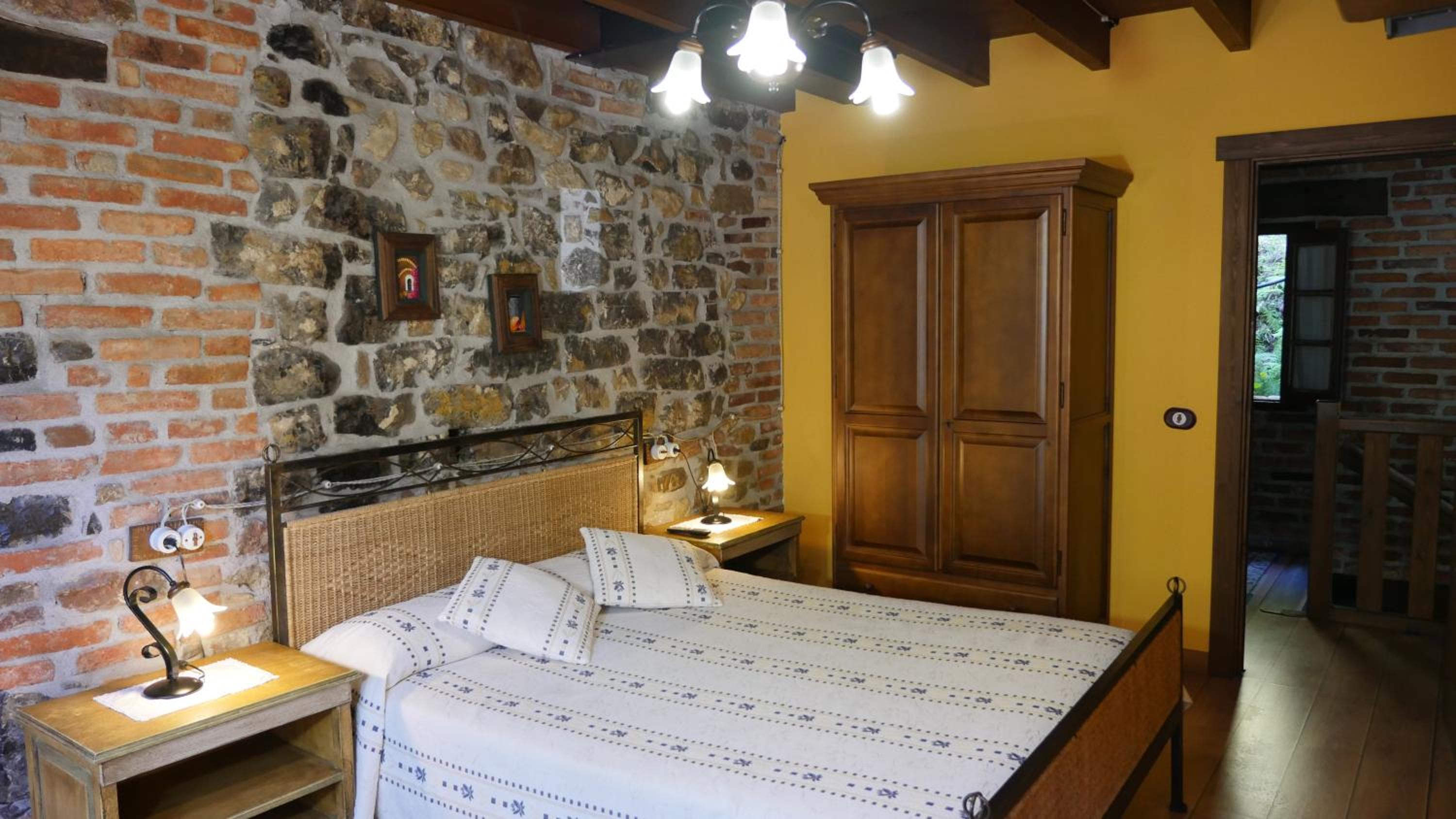Double or Twin Room - Photo 23