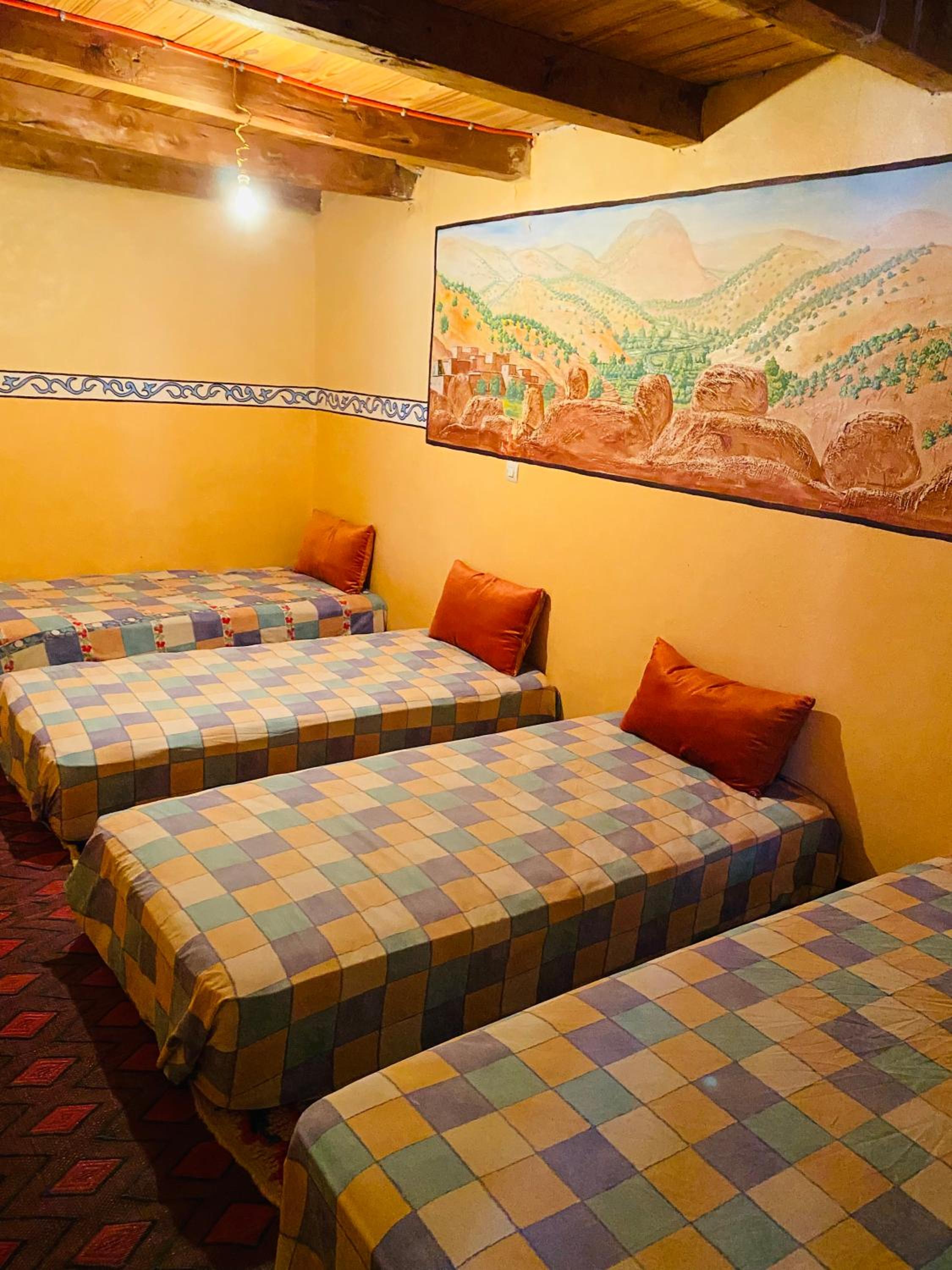 Quadruple Room with Mountain View photo 2