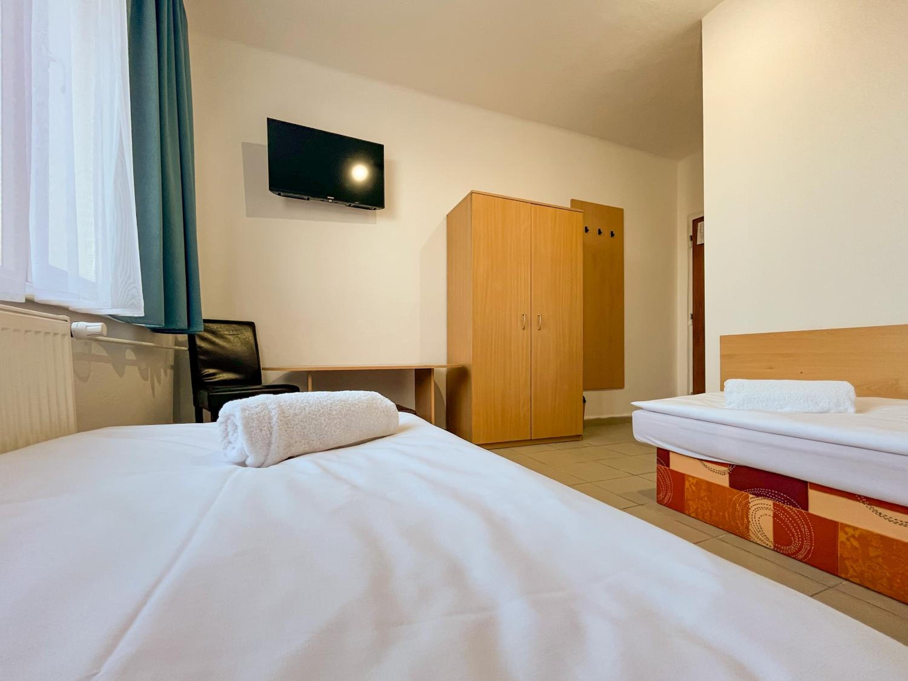 Standard Double or Twin Room - Photo 2