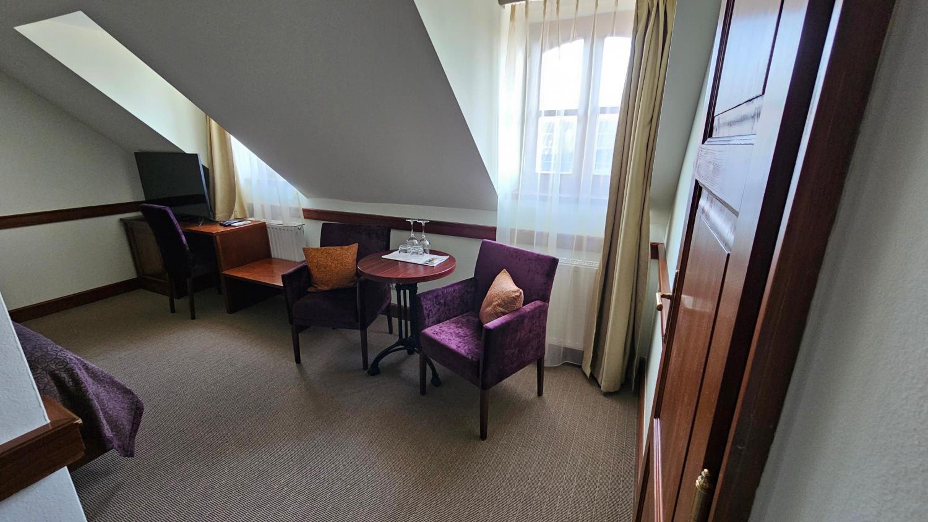 Standard Queen Room photo 2