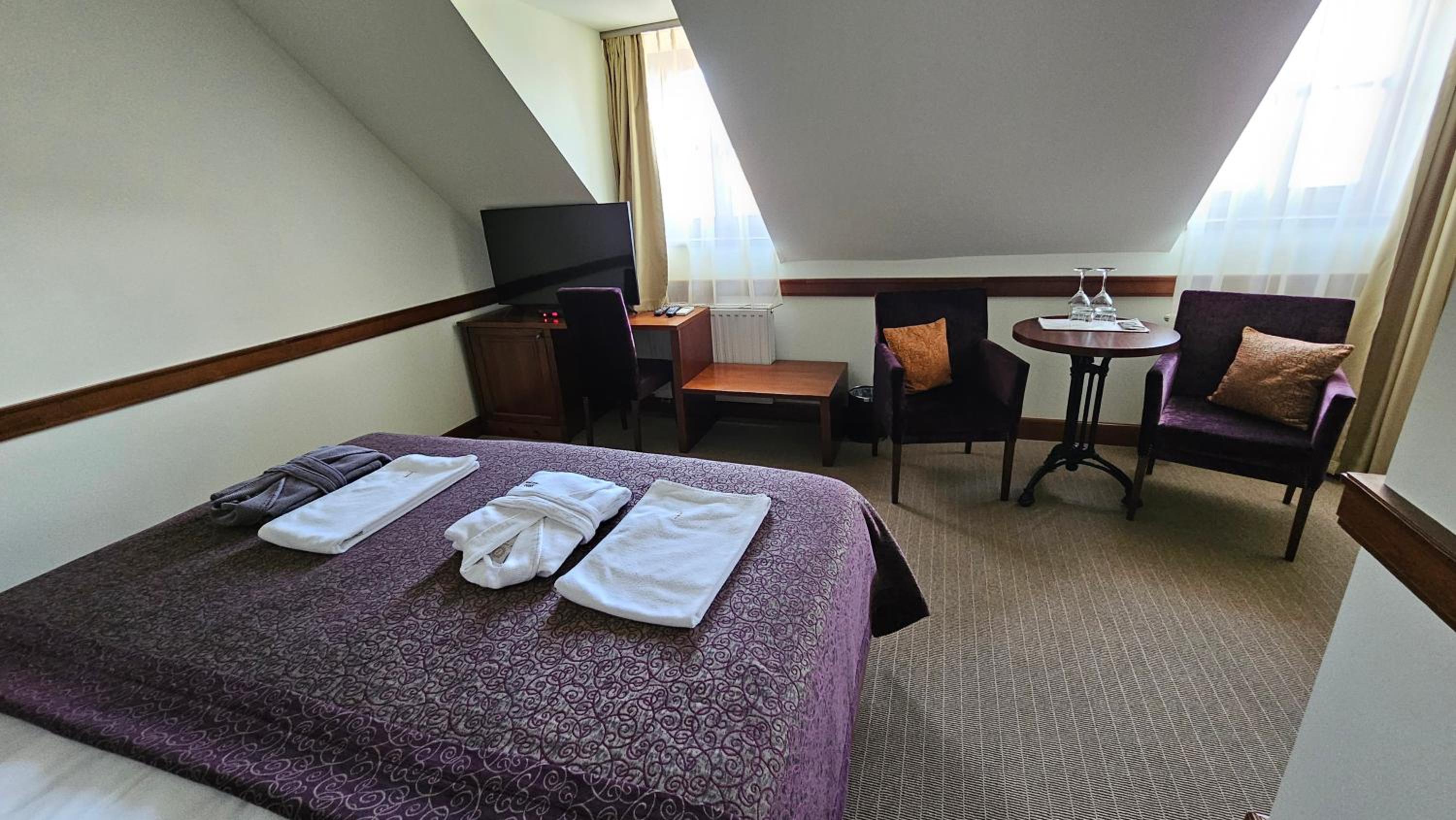 Standard Queen Room photo 3