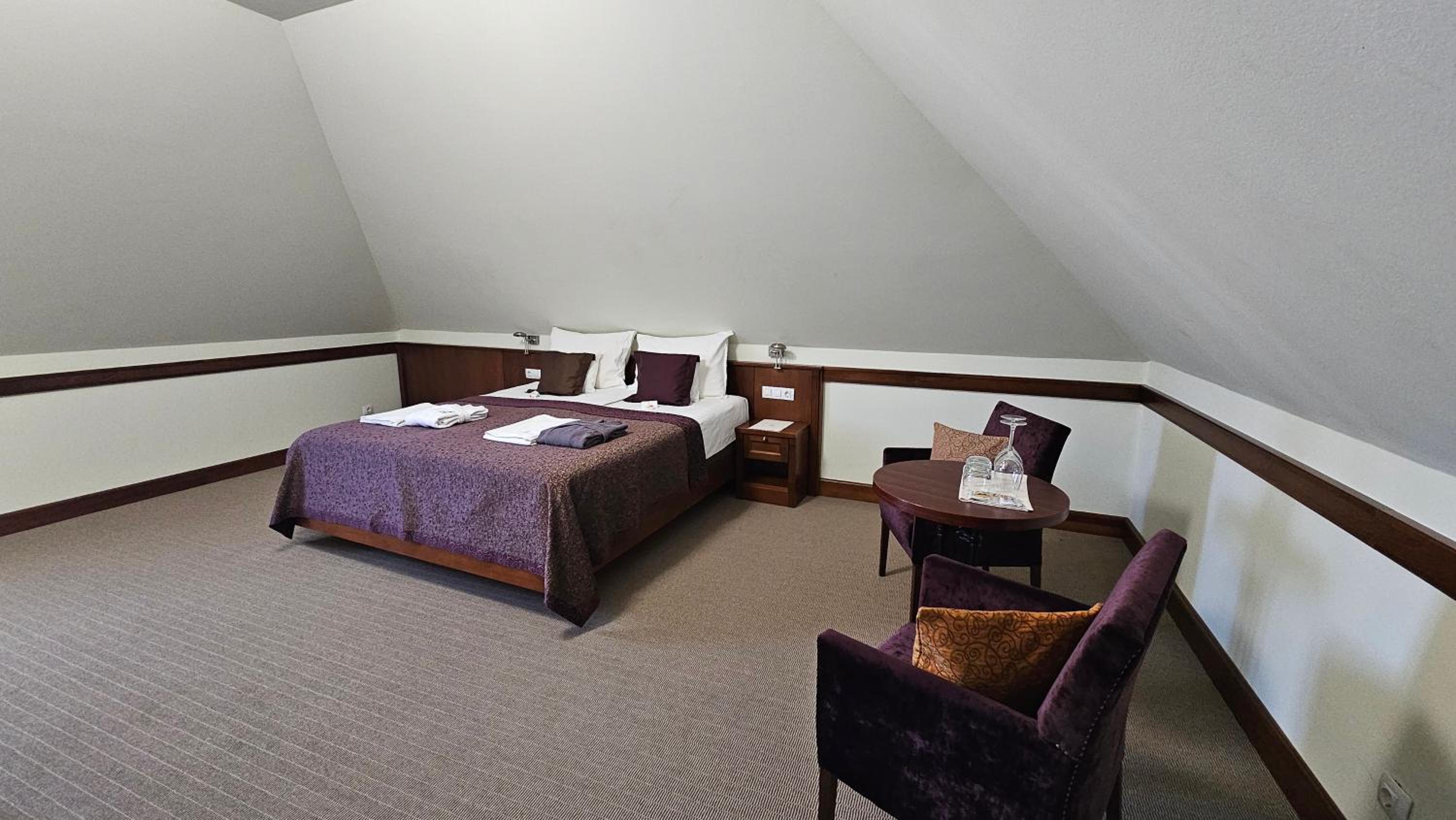 Standard Queen Room photo 2