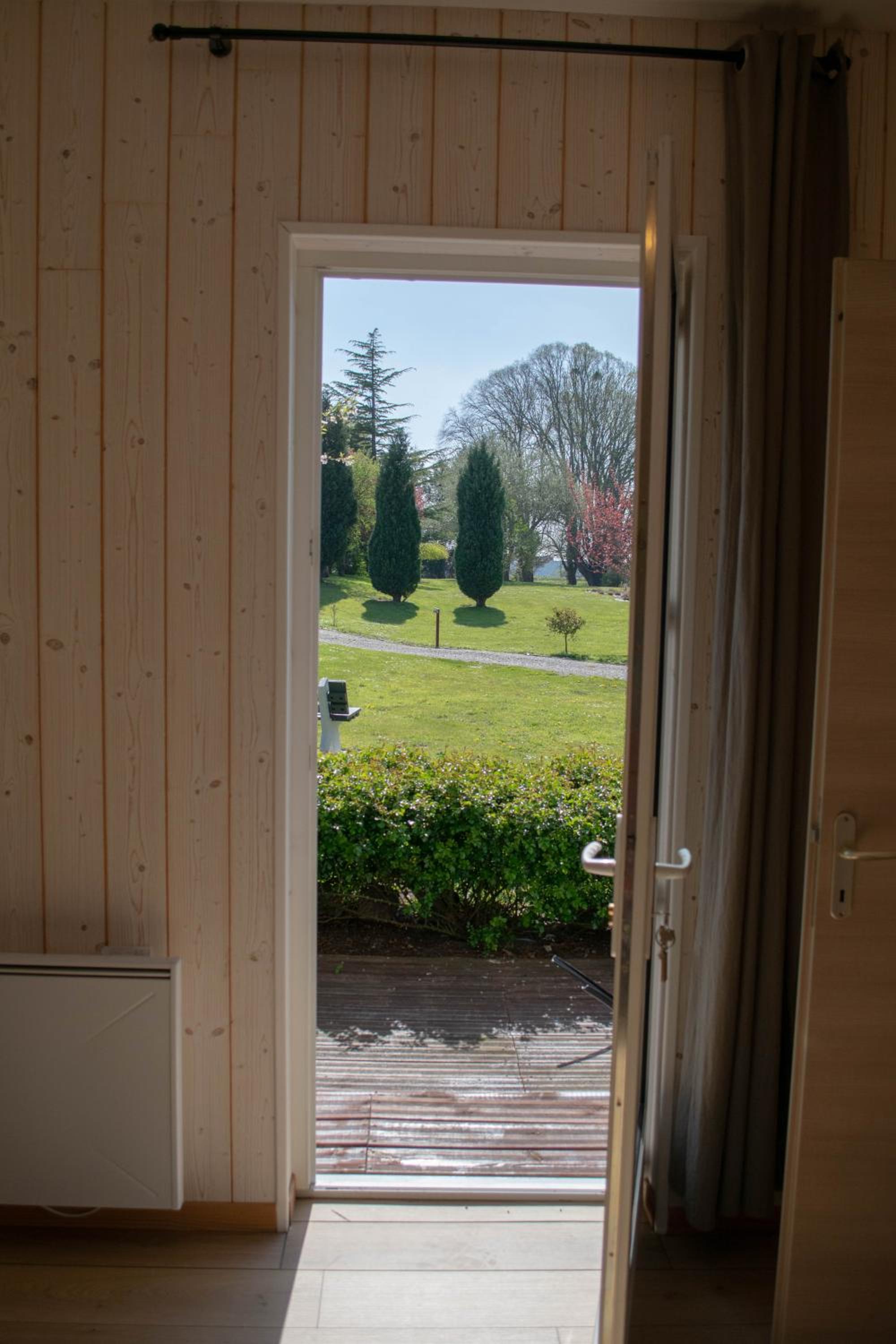 Cottage with Garden View - Photo 4