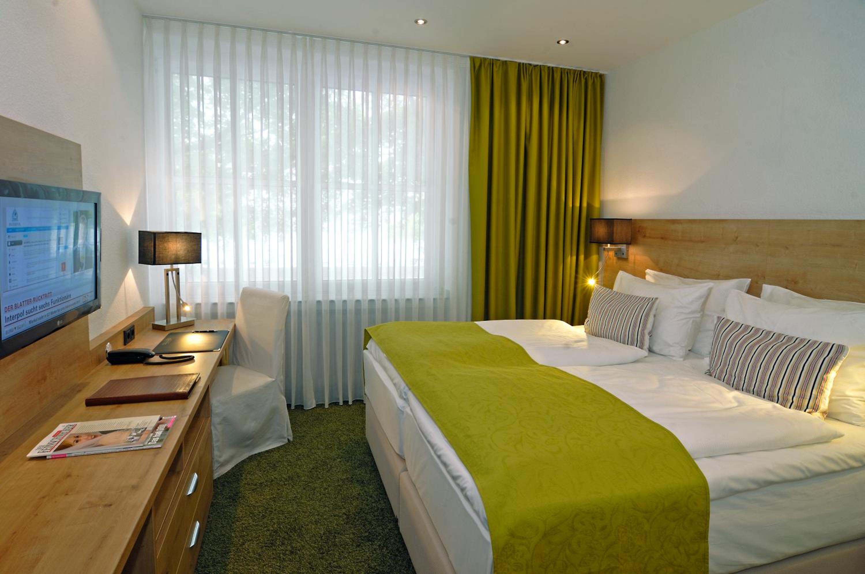 Deluxe Double Room with Shower - Photo 5