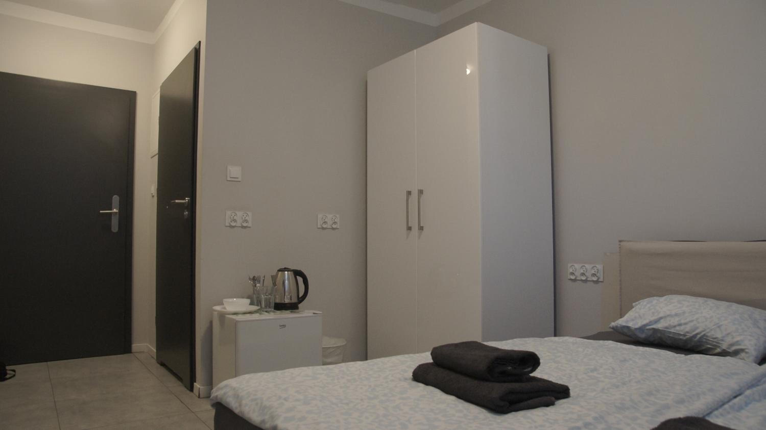 Double Room with Private Bathroom - Photo 11
