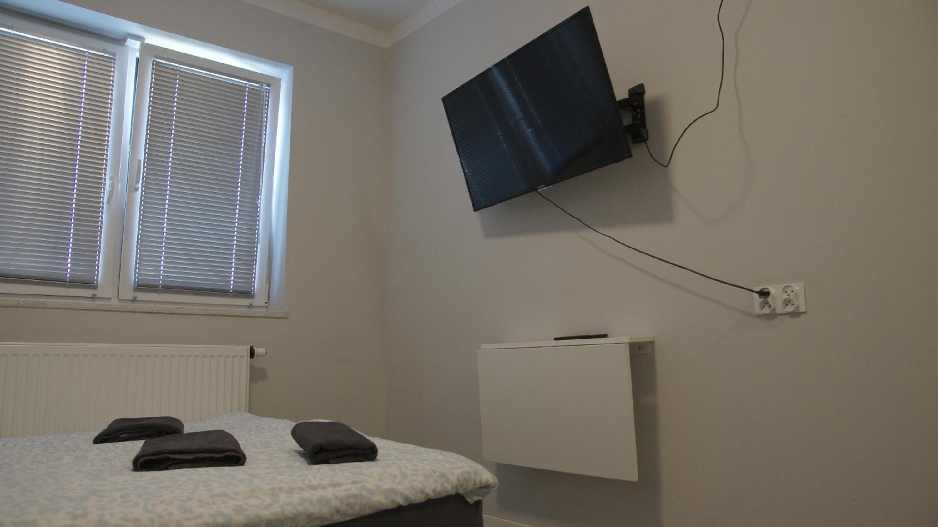 Double Room with Private Bathroom - Photo 15