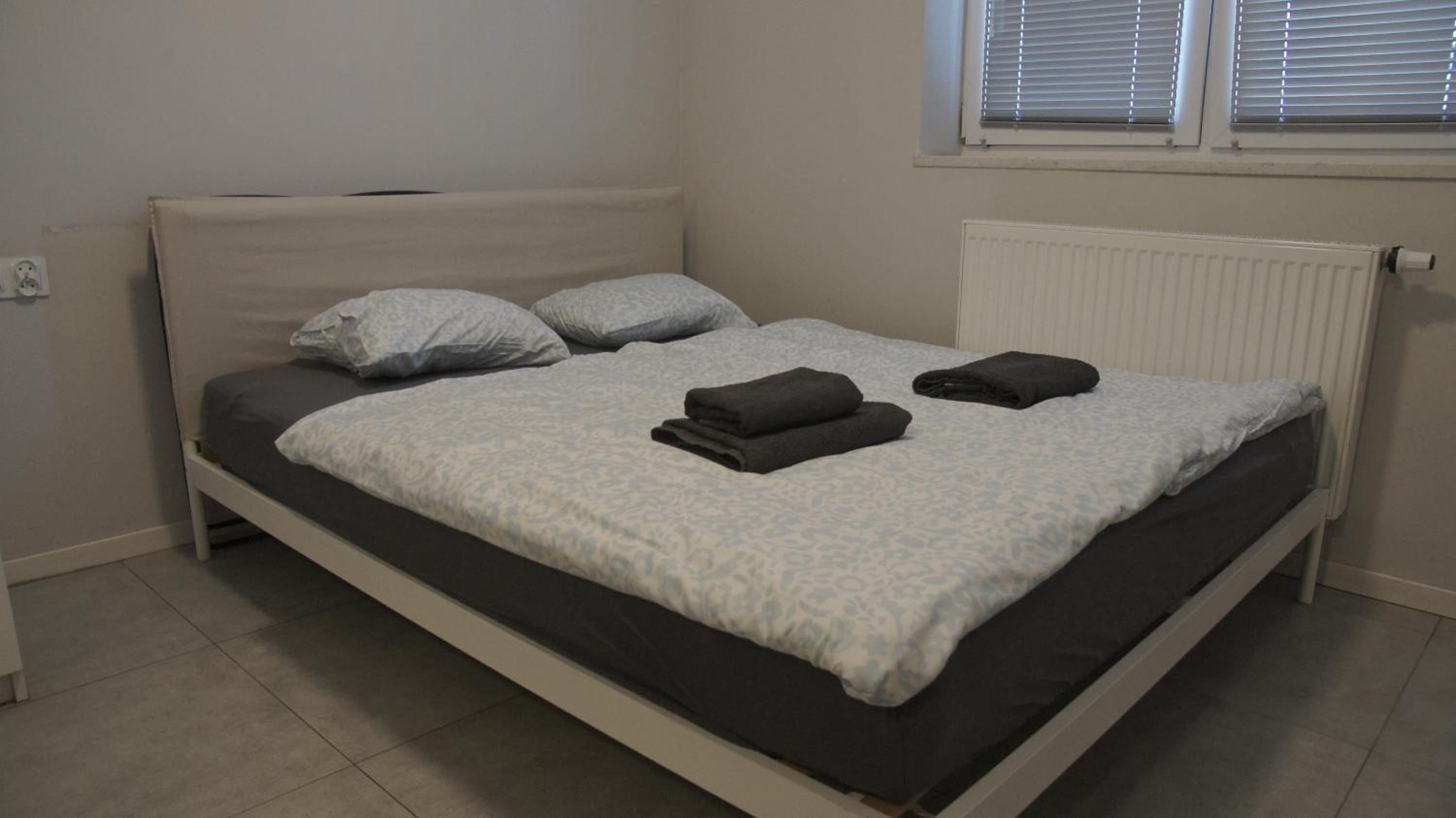 Double Room with Private Bathroom - Photo 16