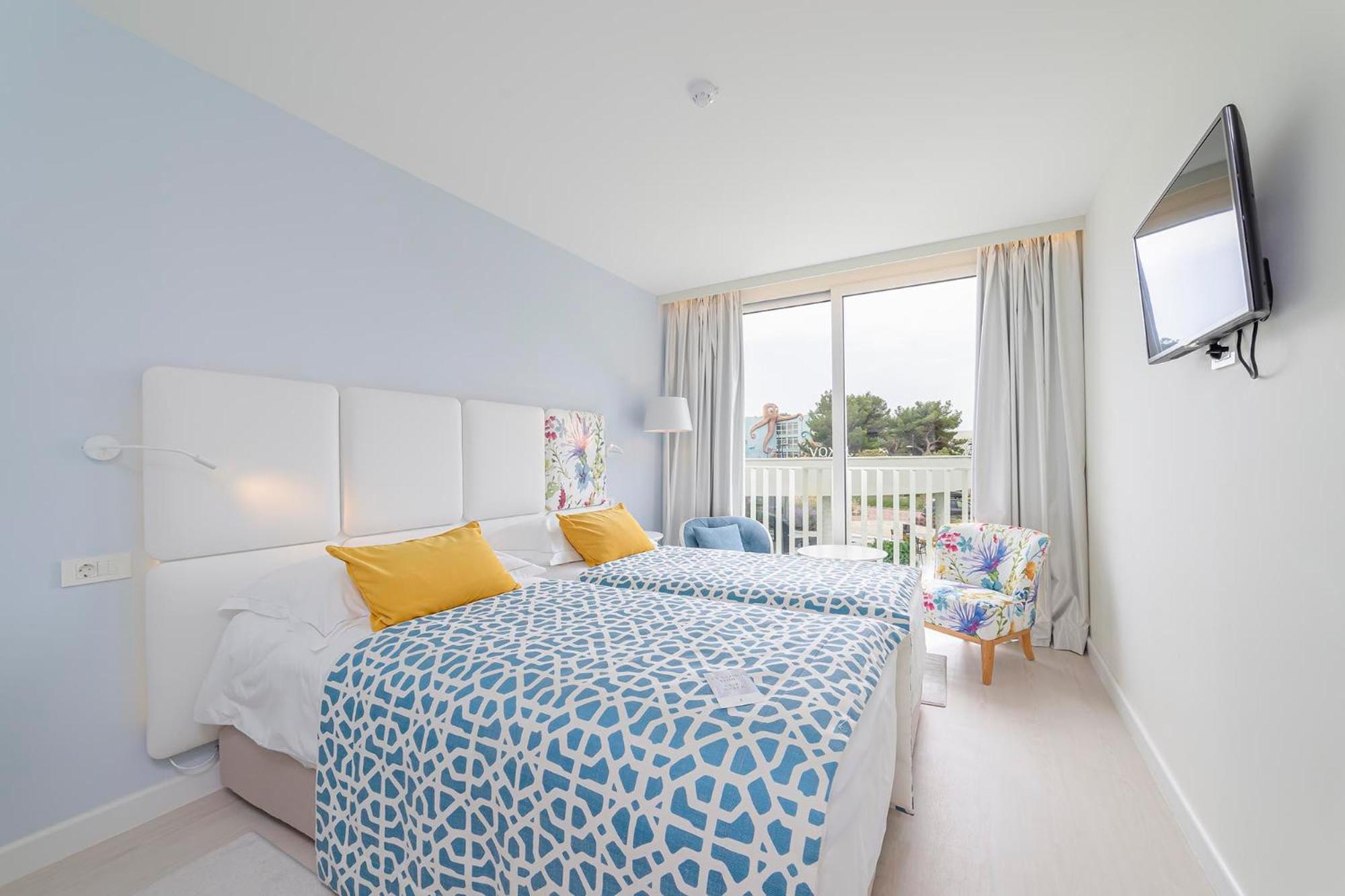 Standard Family Room - Photo 4