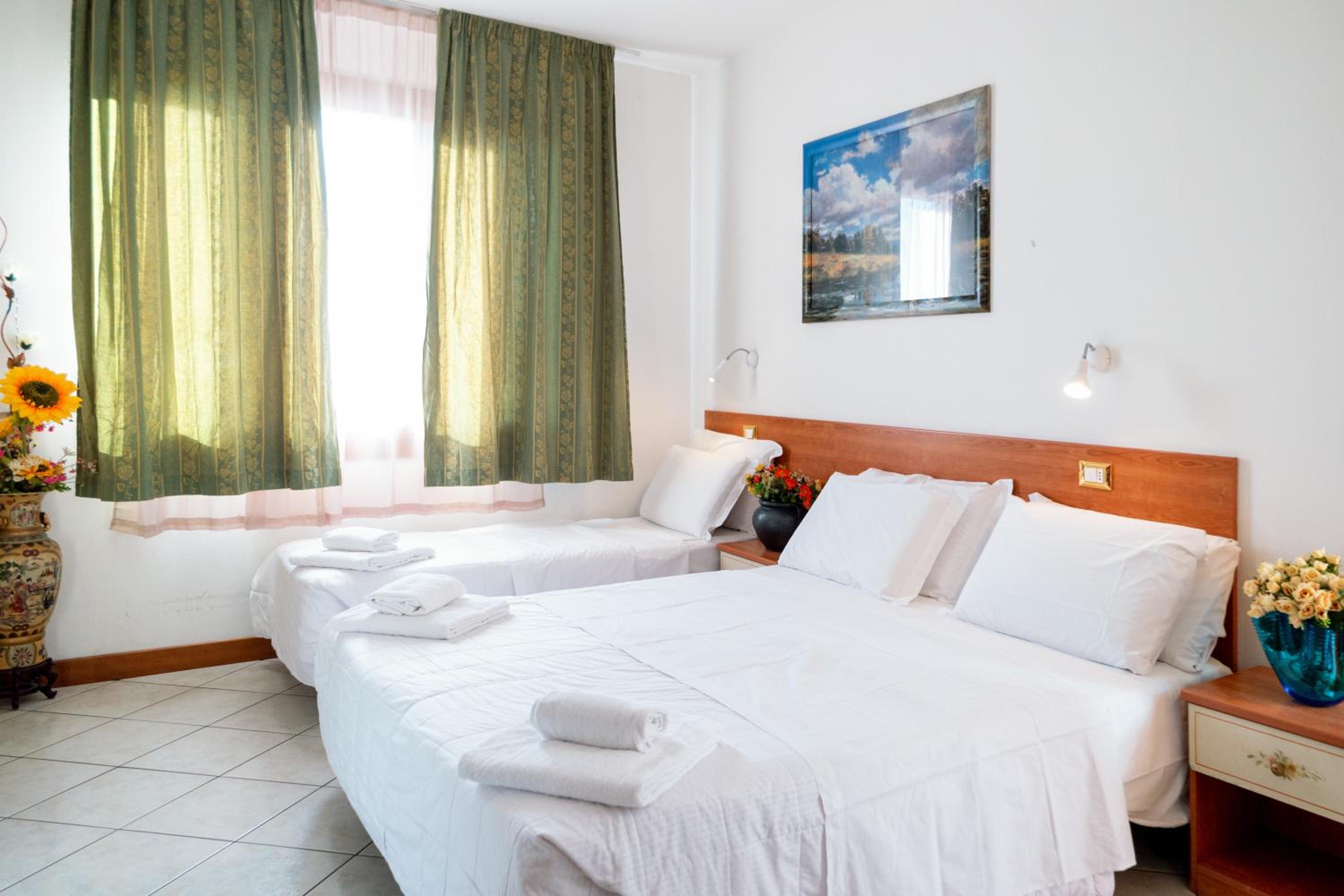 Standard Triple Room photo 2