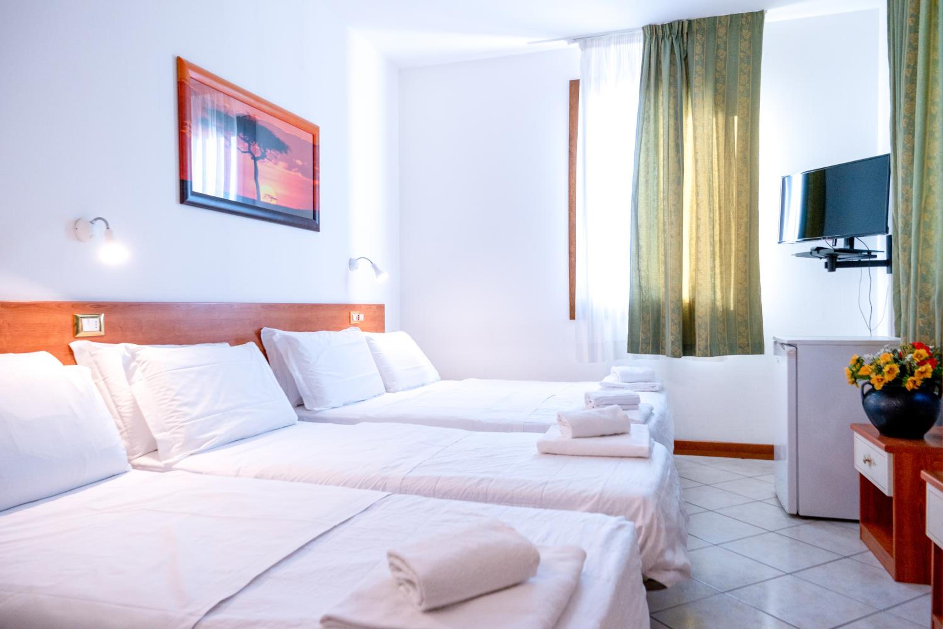 Quadruple Room with Private Bathroom photo 3