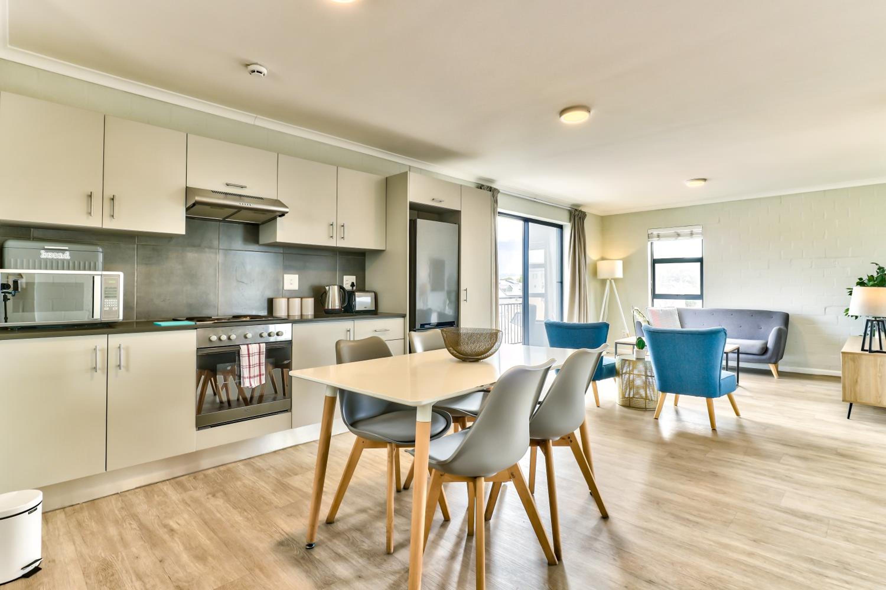 Two-Bedroom Apartment with Balcony - Photo 2