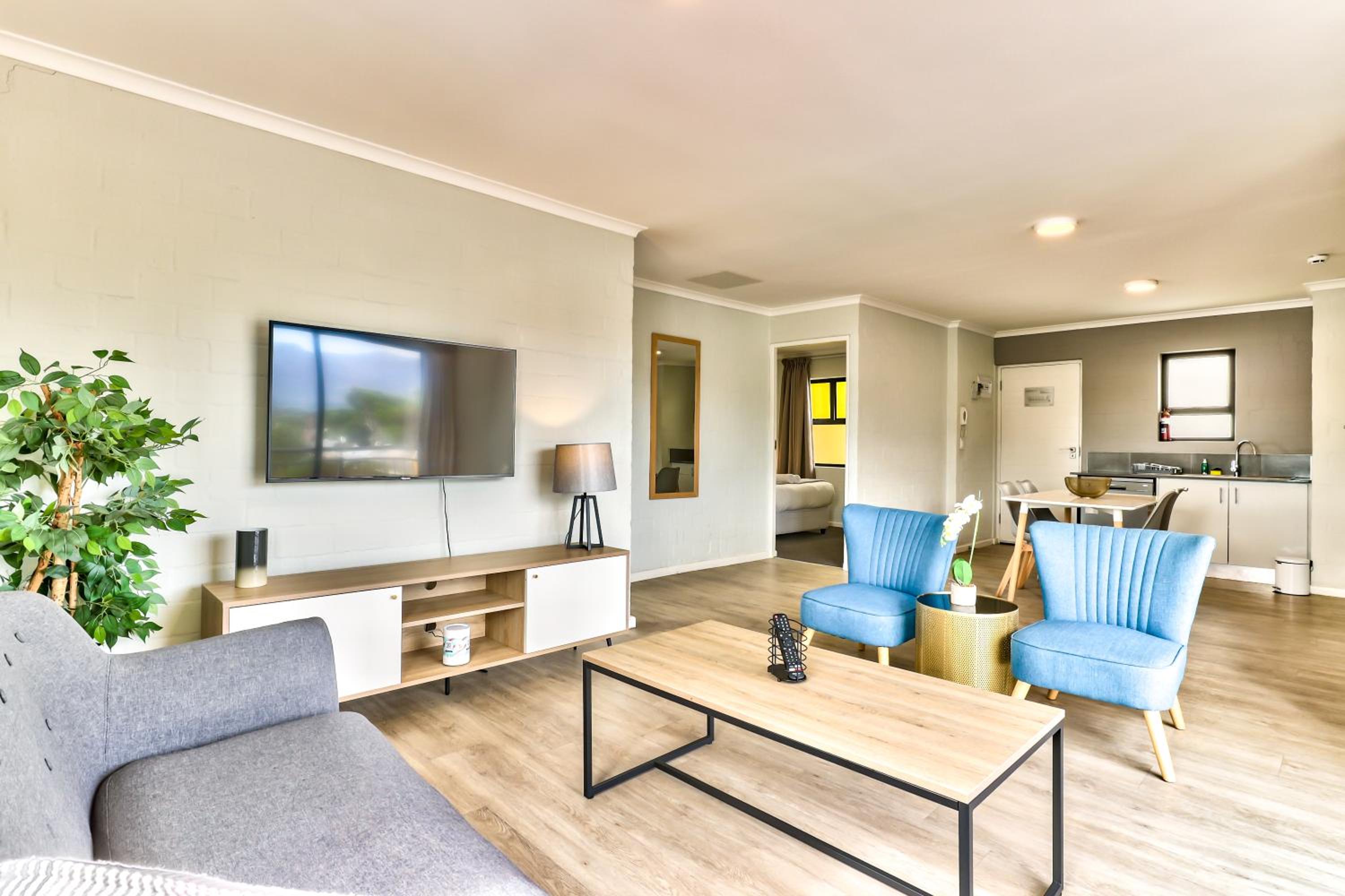 Two-Bedroom Apartment with Balcony - Photo 3