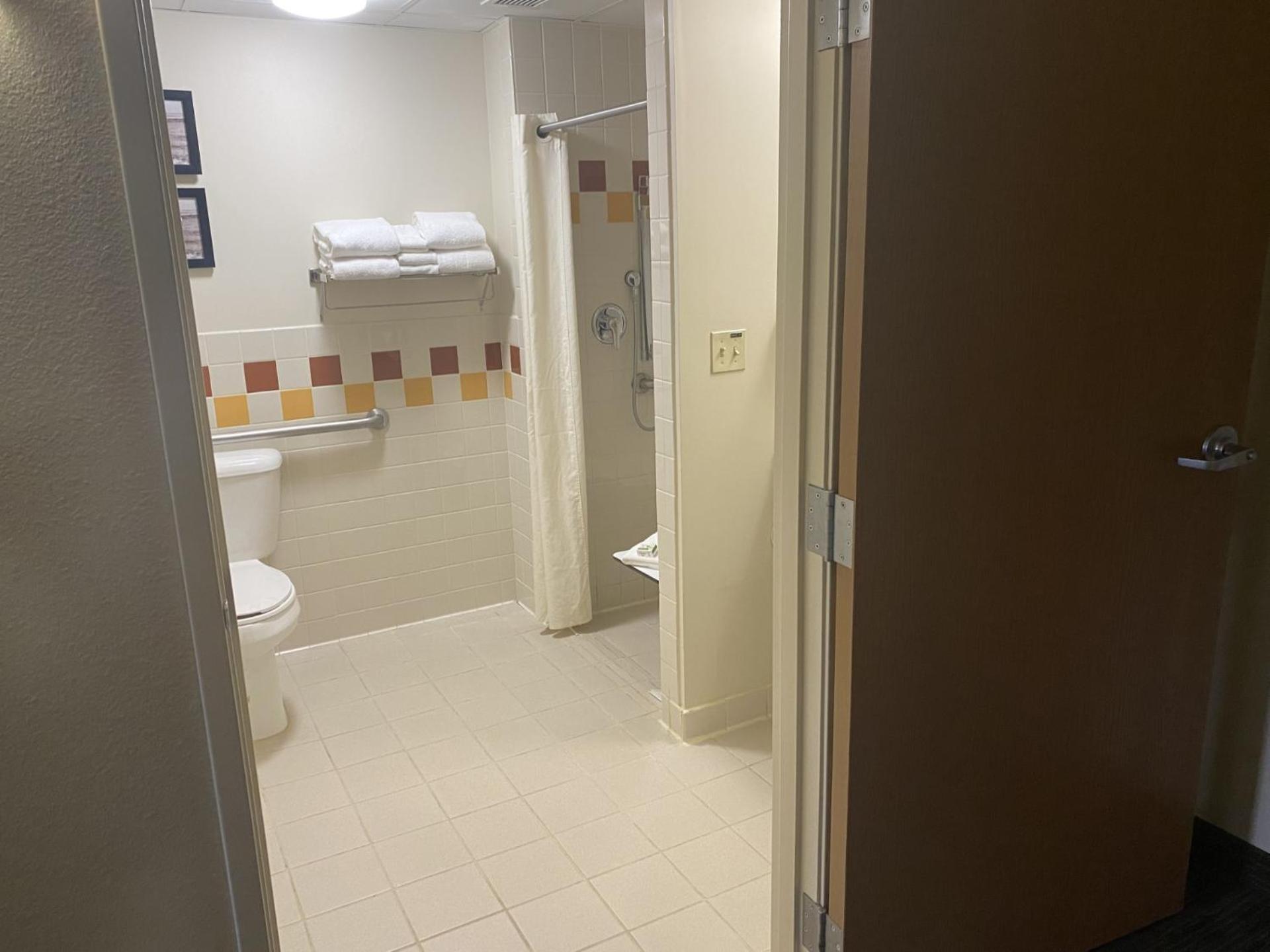 King Room - Mobility Access/Non-Smoking photo 3