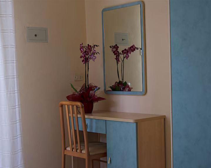Small Single Room photo 2