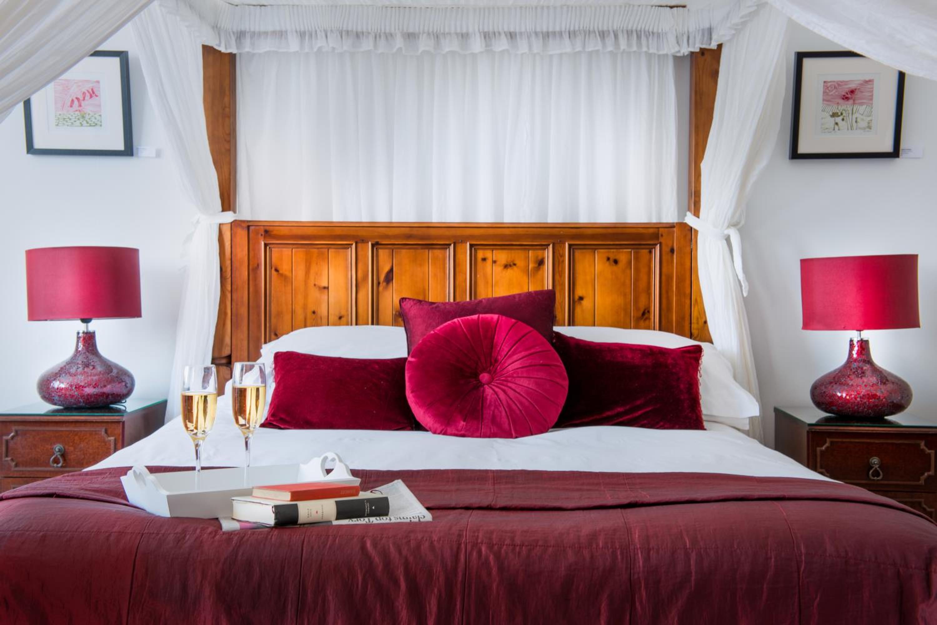 Four Poster Room photo 1