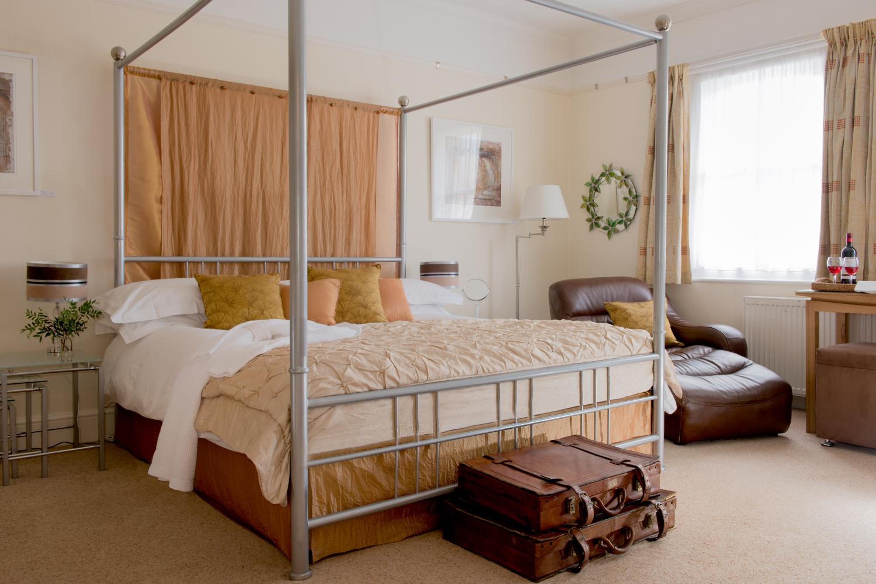 Double Room with Four Poster Bed photo 2