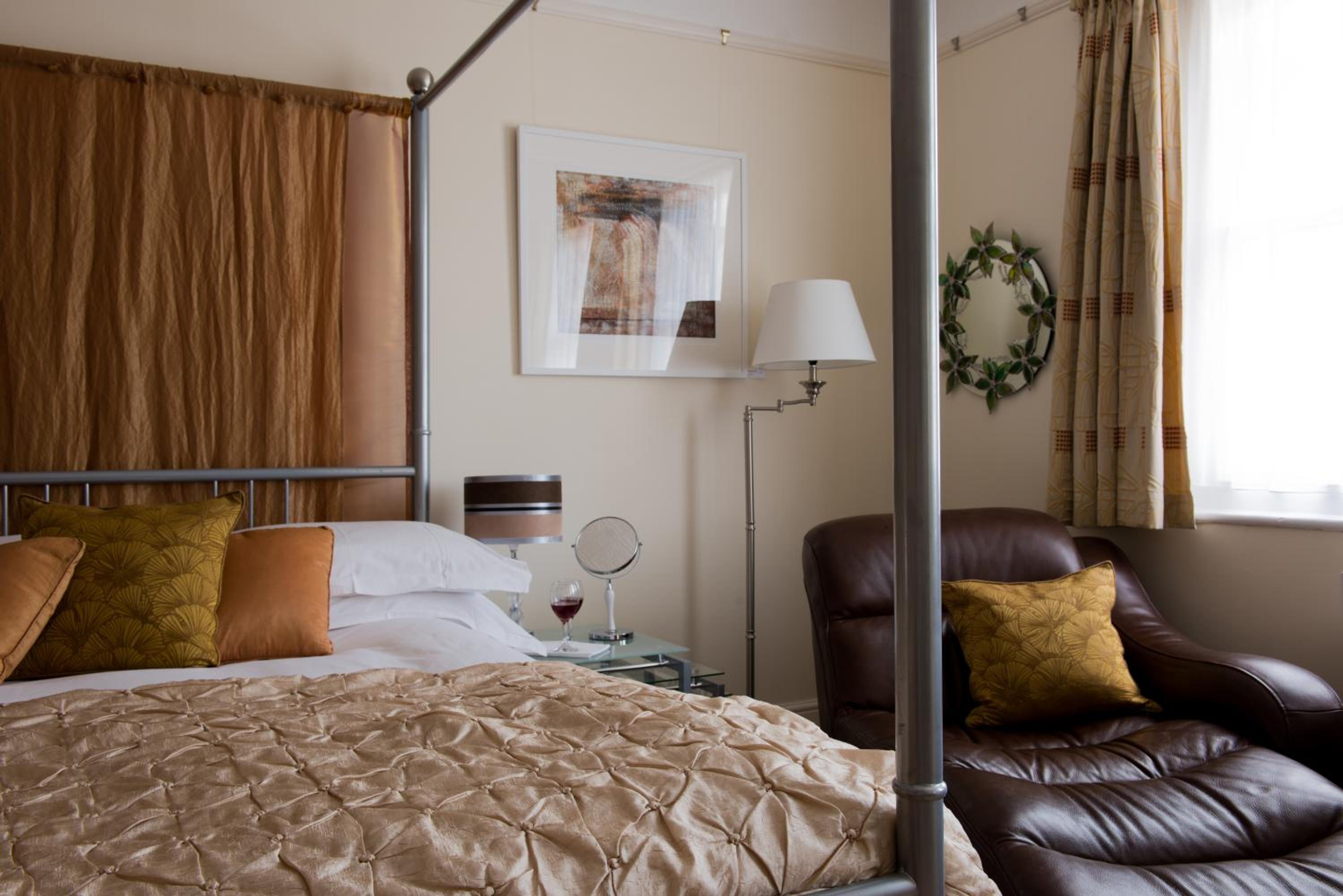 Double Room with Four Poster Bed photo 1