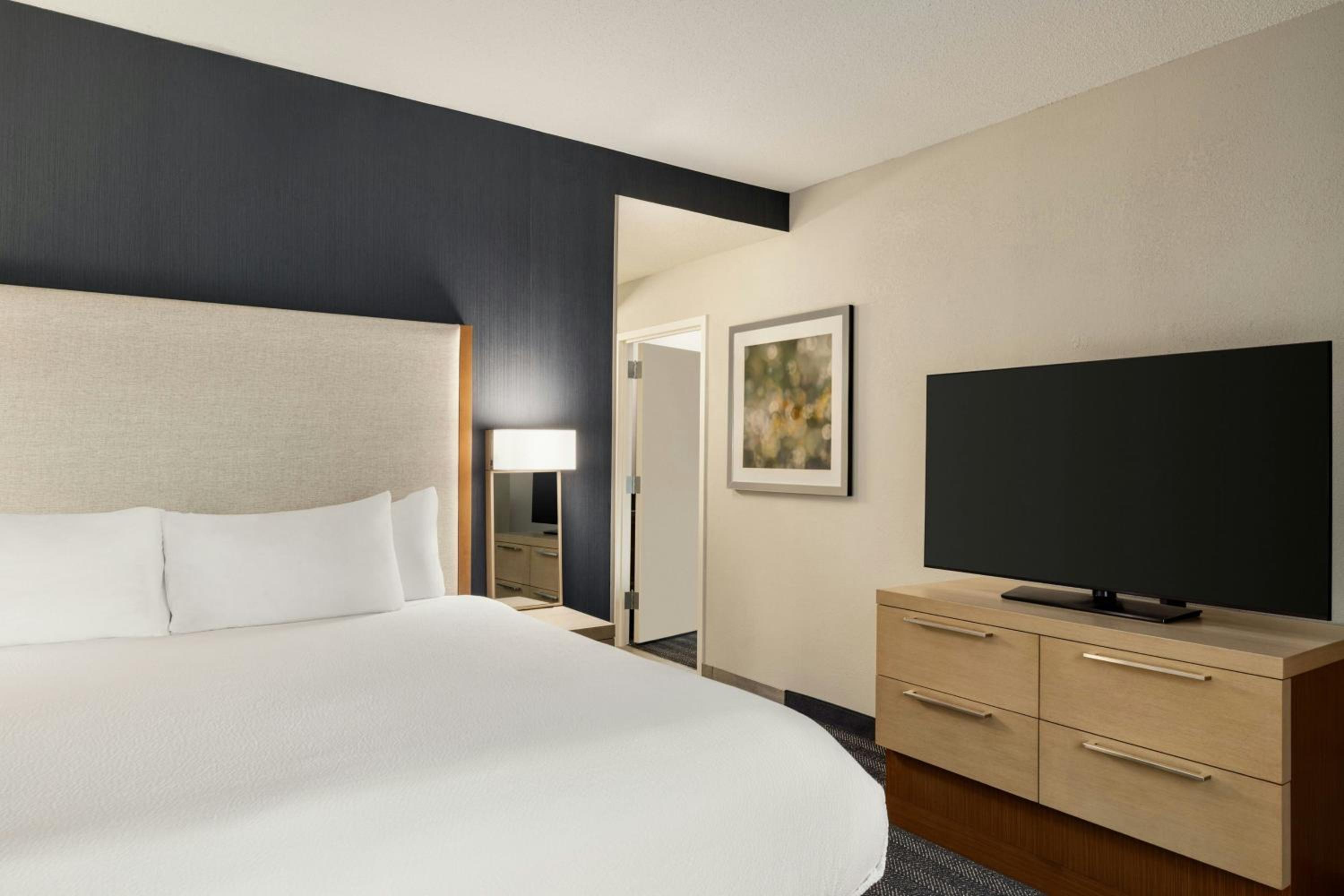 King Suite with Sofa Bed - Hearing Accessible