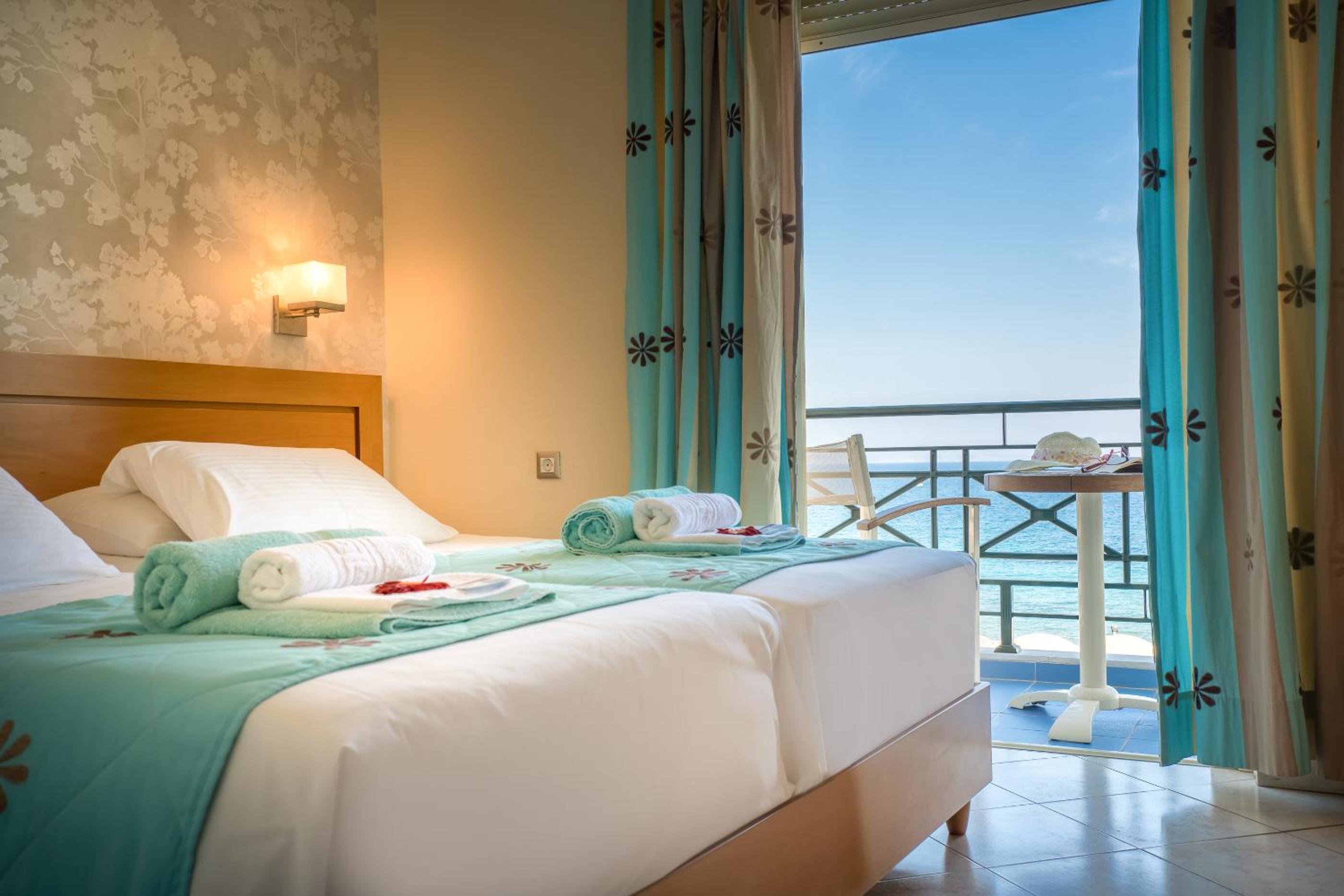 Double or Twin Room with Sea View photo 1
