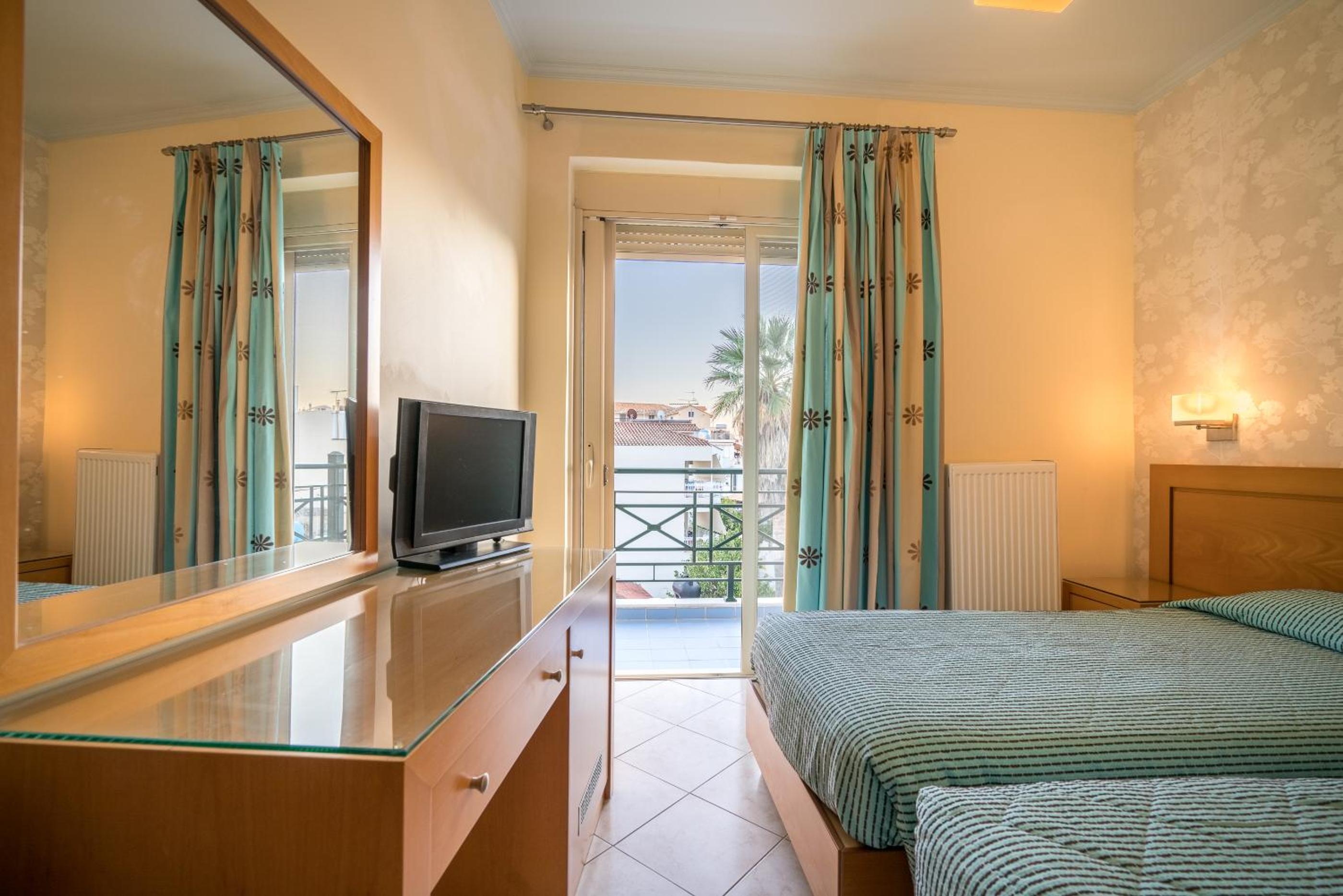 Double or Twin Room with Mountain View photo 3