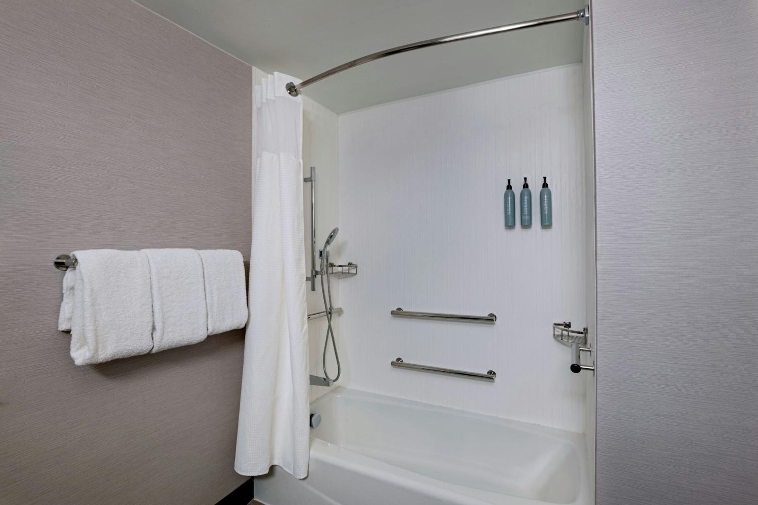 King Room with Wet Bar - Photo 8