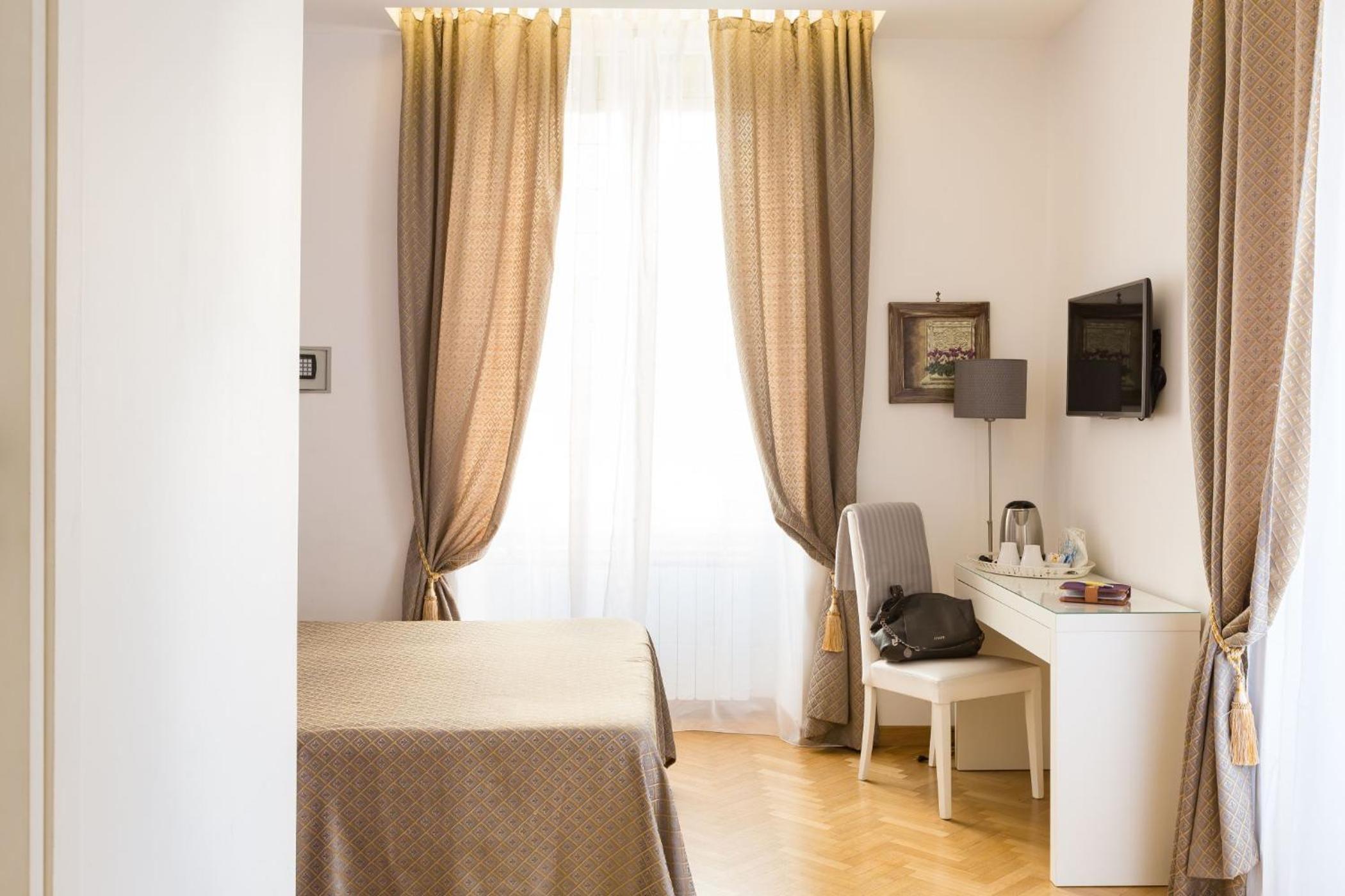 Deluxe Double Room photo 2