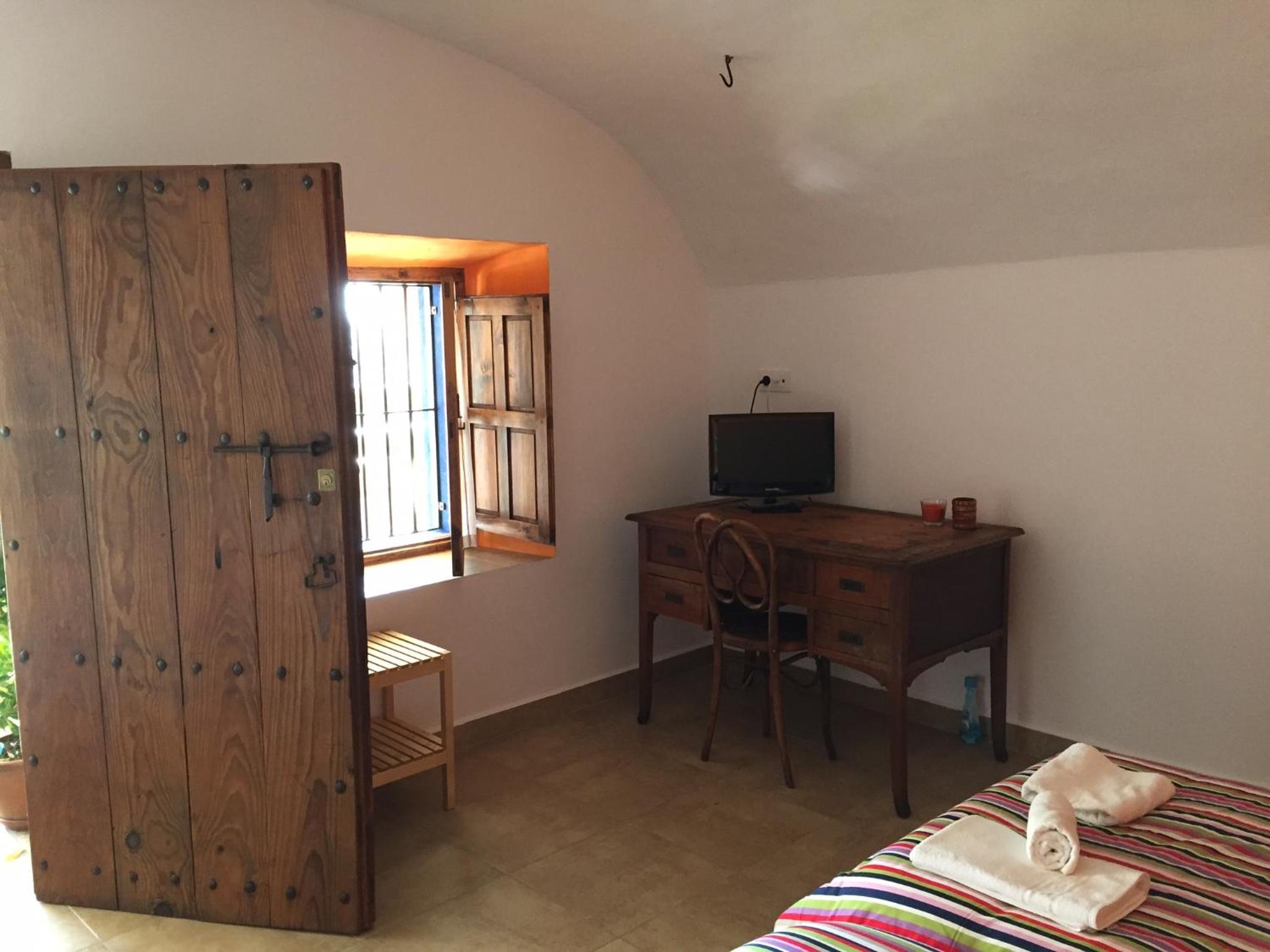 Triple Room with Private Bathroom - Photo 8