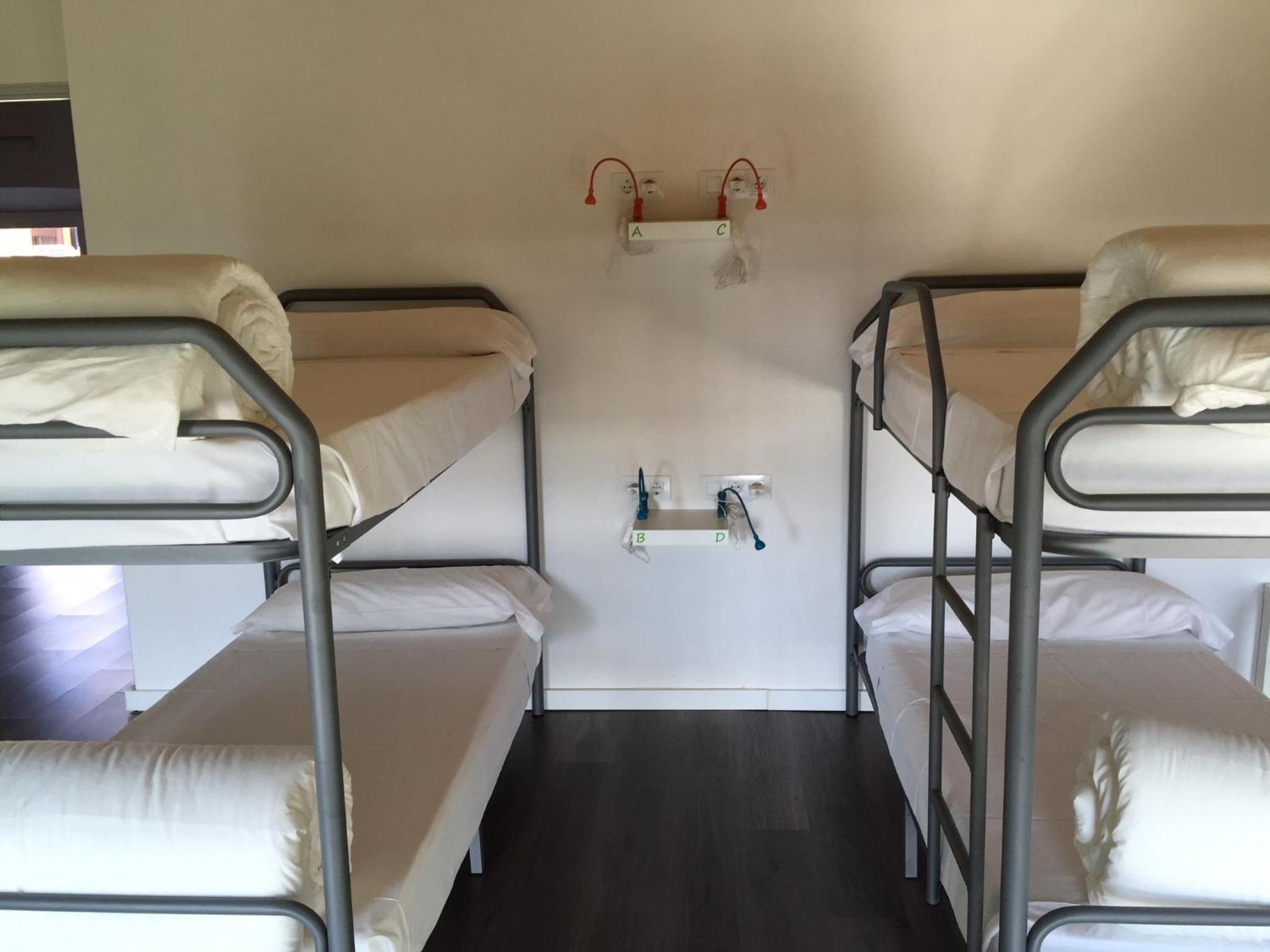Cama en Dormitorio Mixto de 10 Camas
