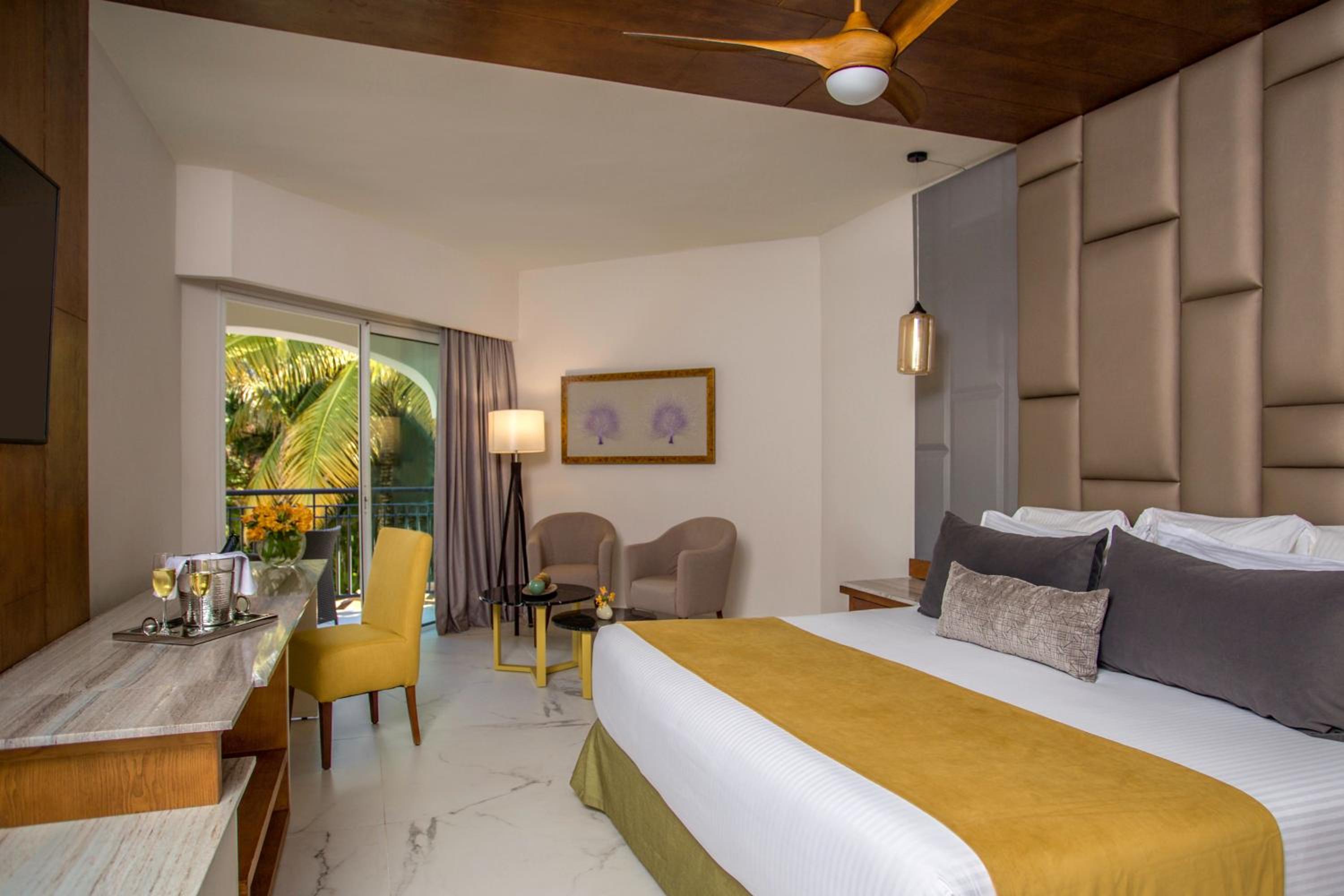 Preferred Club Junior Suite Private Pool King