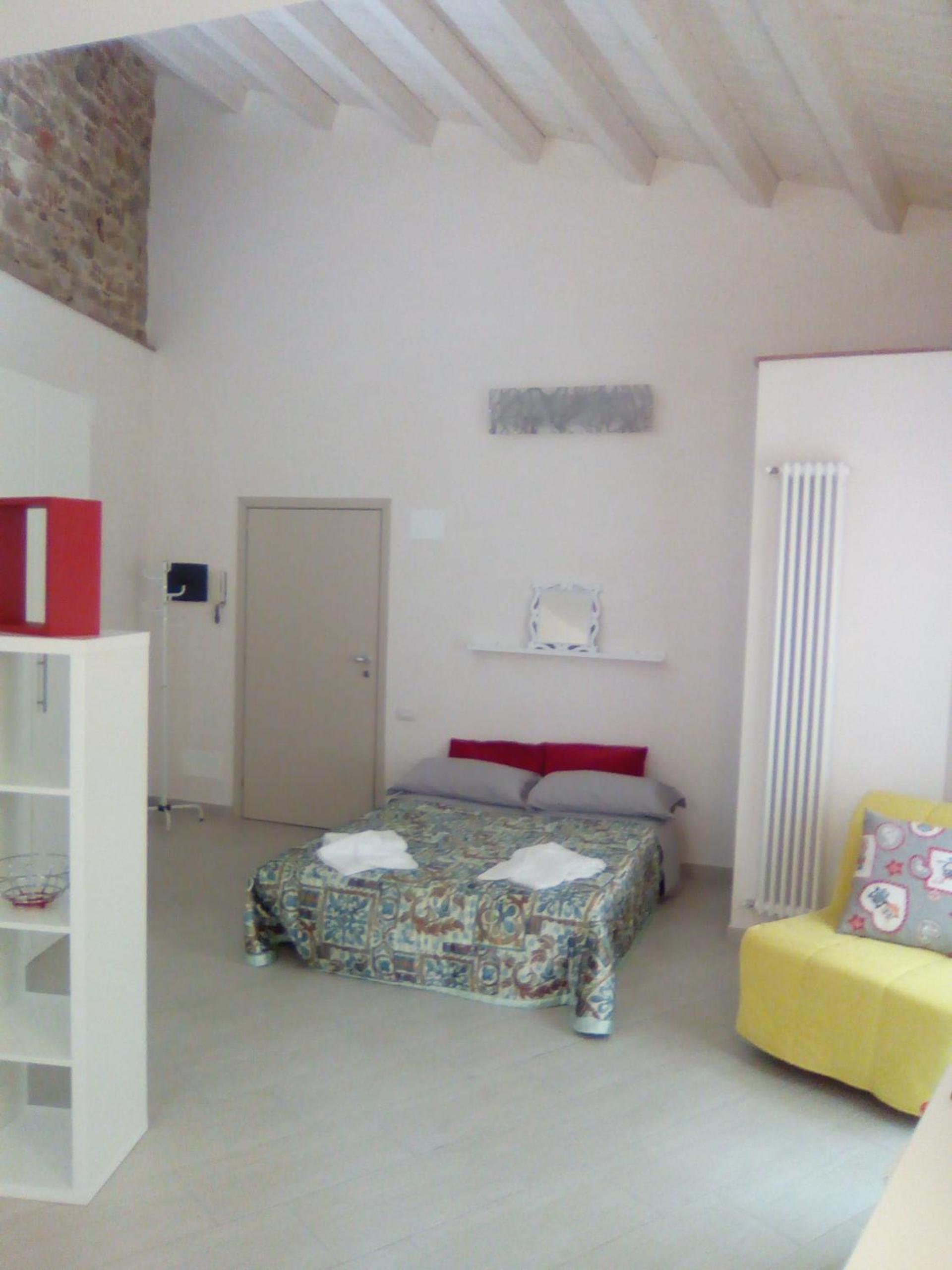 Apartment with Terrace - Photo 17