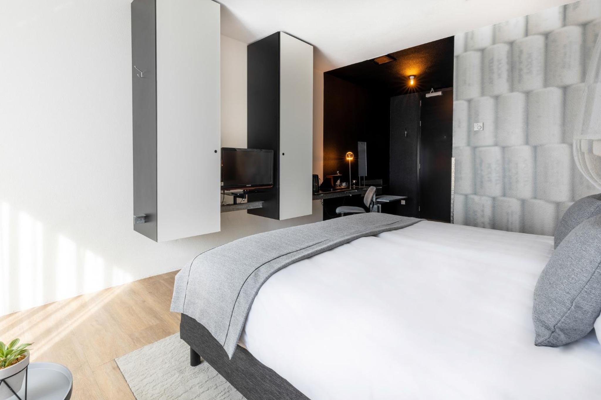 Standard Room with Two Single Beds - Photo 6