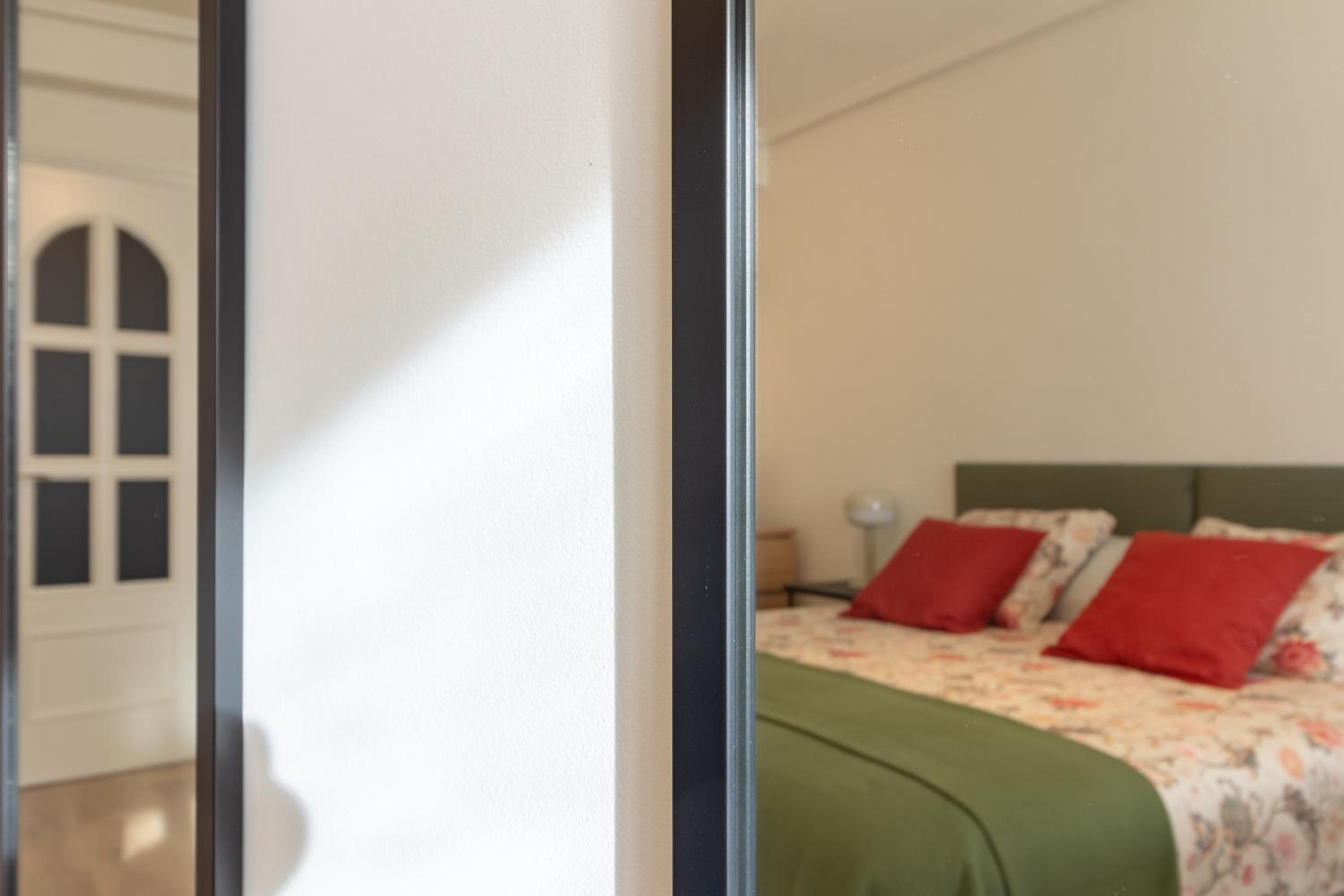 Three-Bedroom Apartment - High Floor photo 2