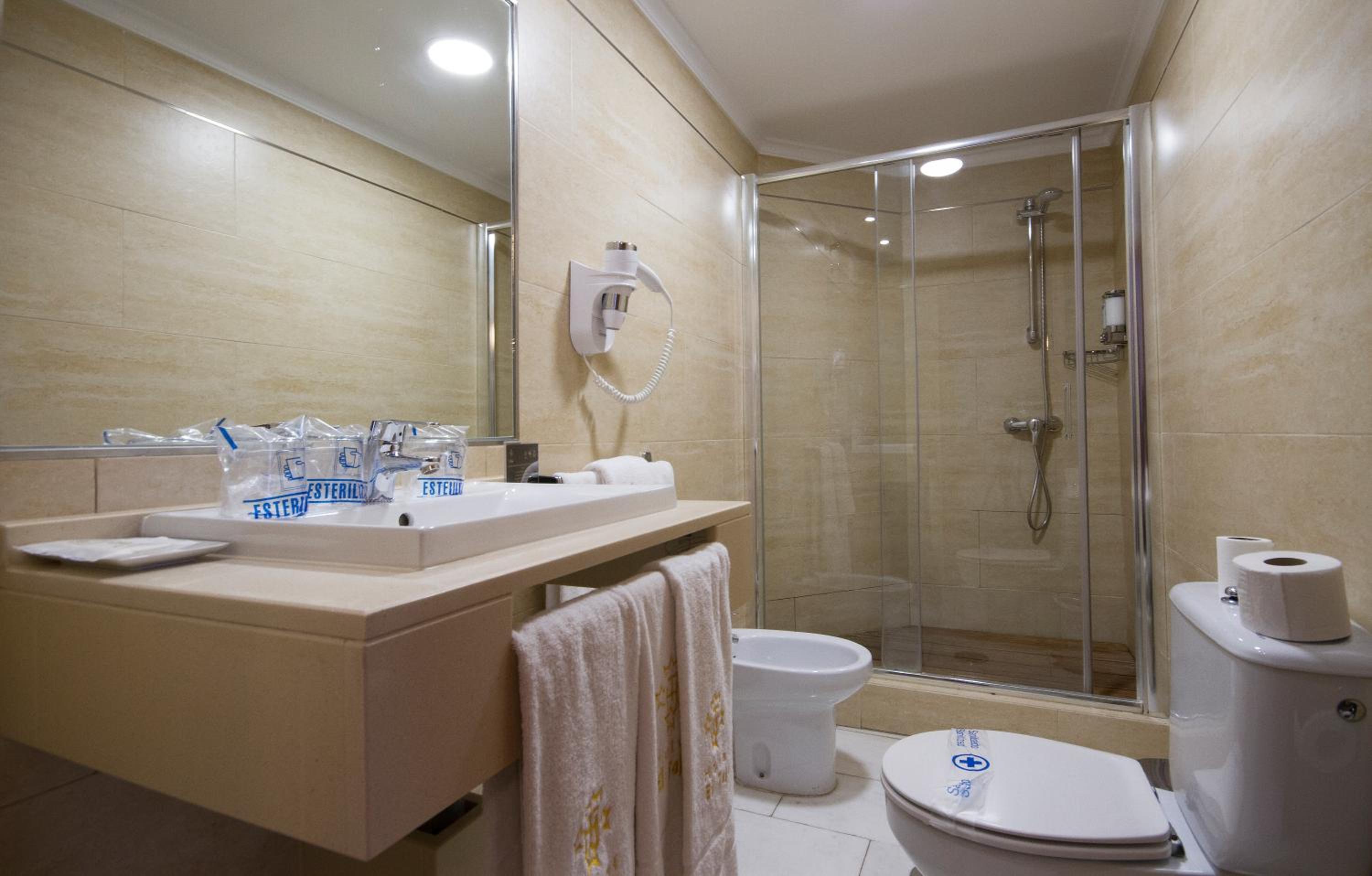 Habitación Doble con Cama Extra (3 Adultos) Habitación Doble con Cama Extra (3 Adultos)