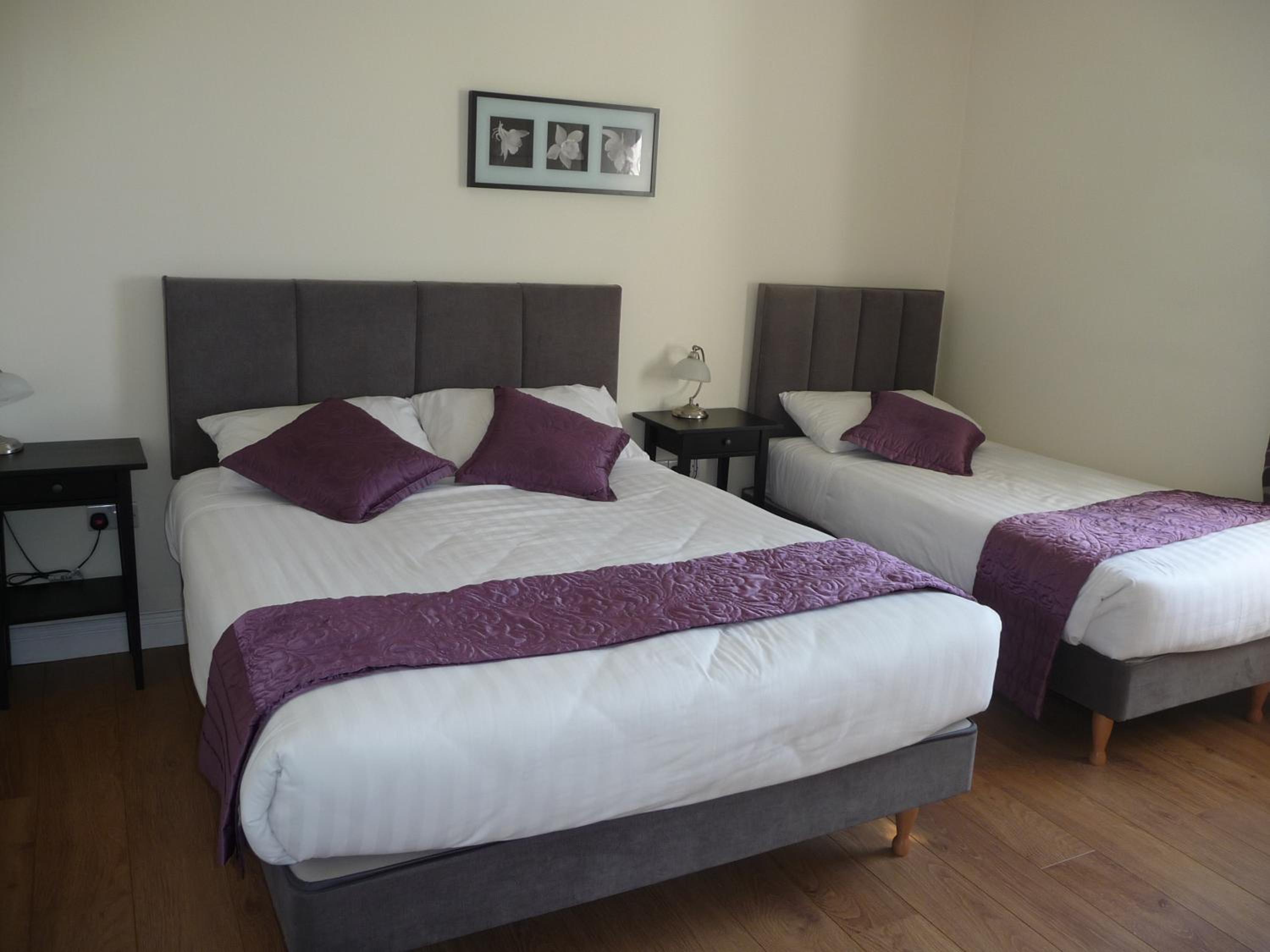 Twin Room With Private Bathroom photo 1