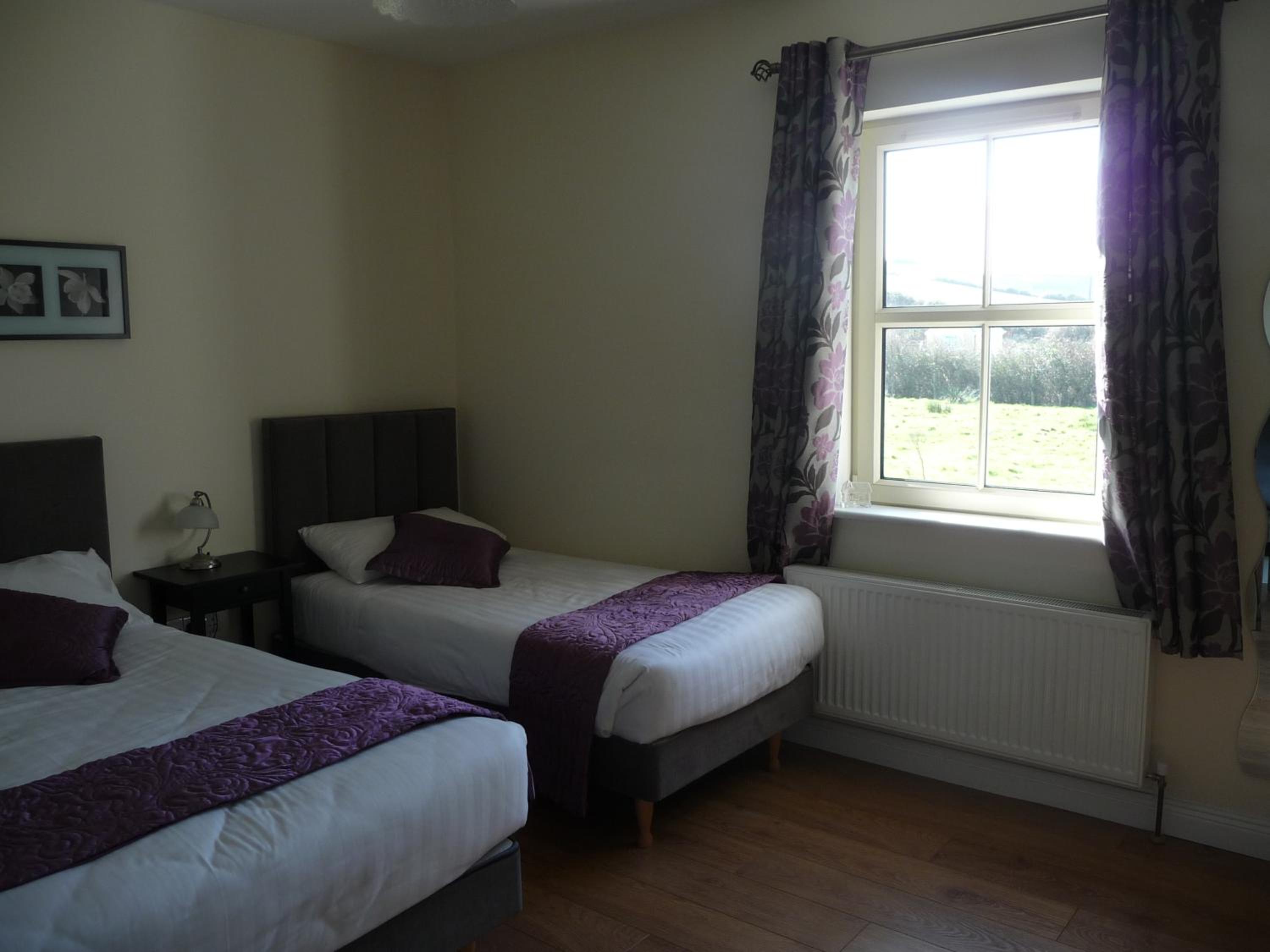 Twin Room With Private Bathroom photo 2