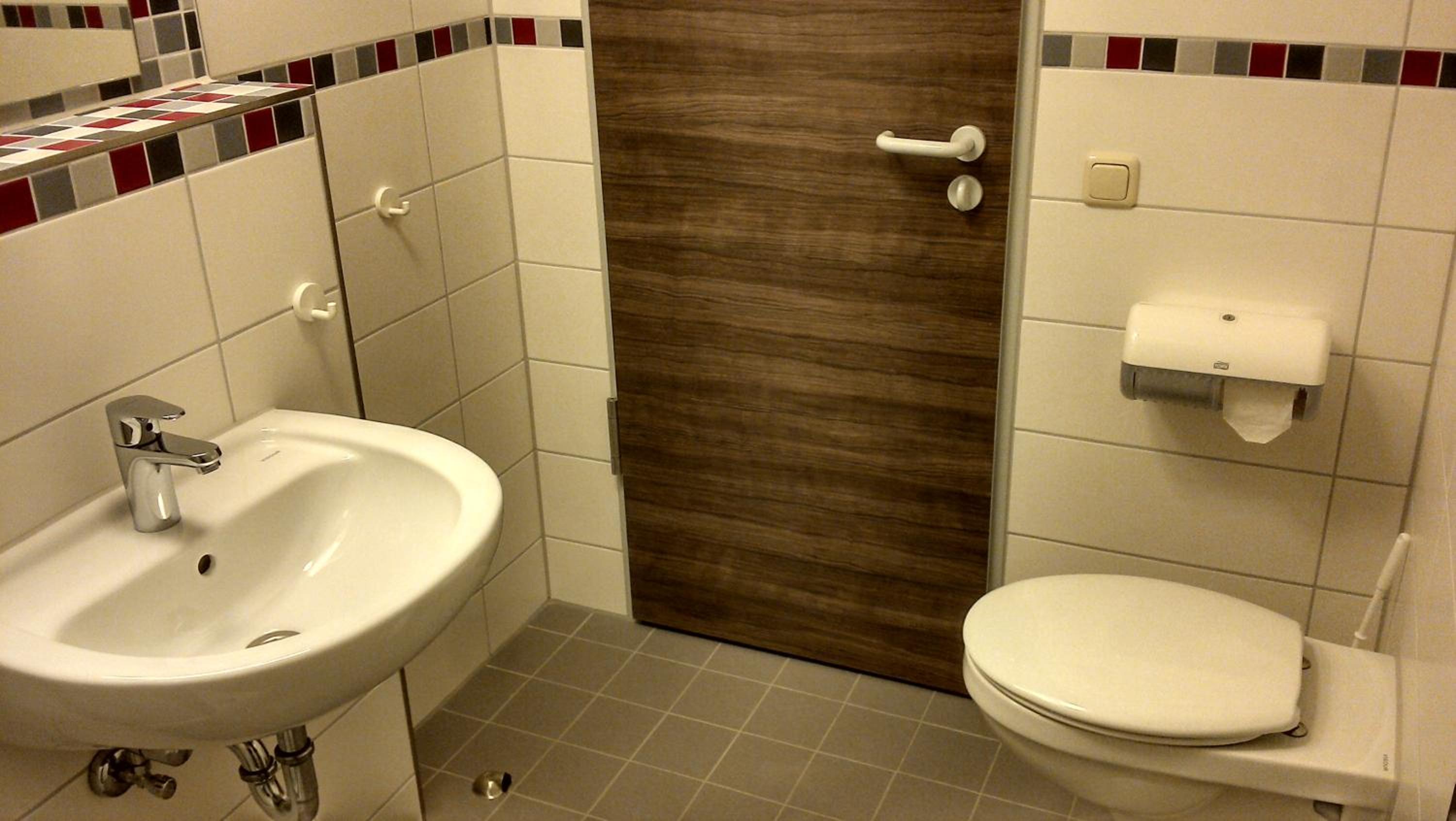 Twin Room with Bathroom photo 2