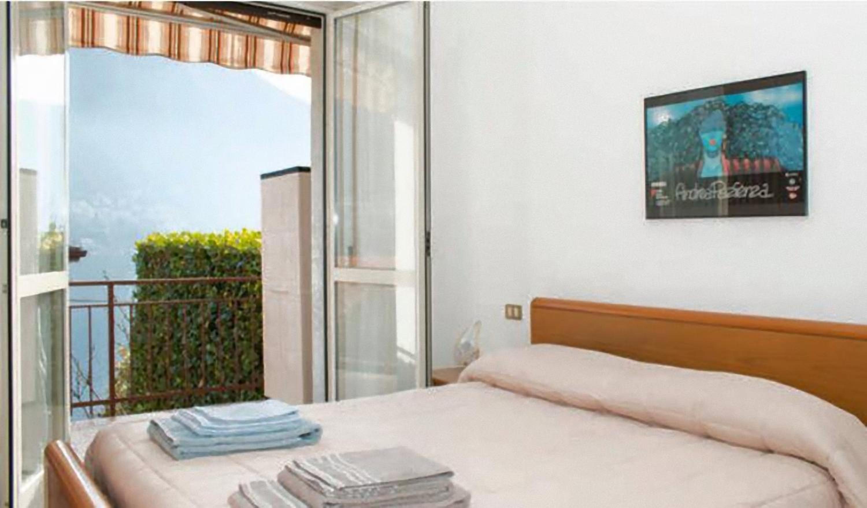 One-Bedroom Apartment with 2 Balconies photo 1