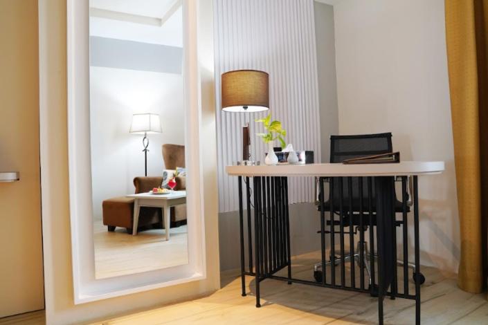 Deluxe Double or Twin Room with City View photo 3