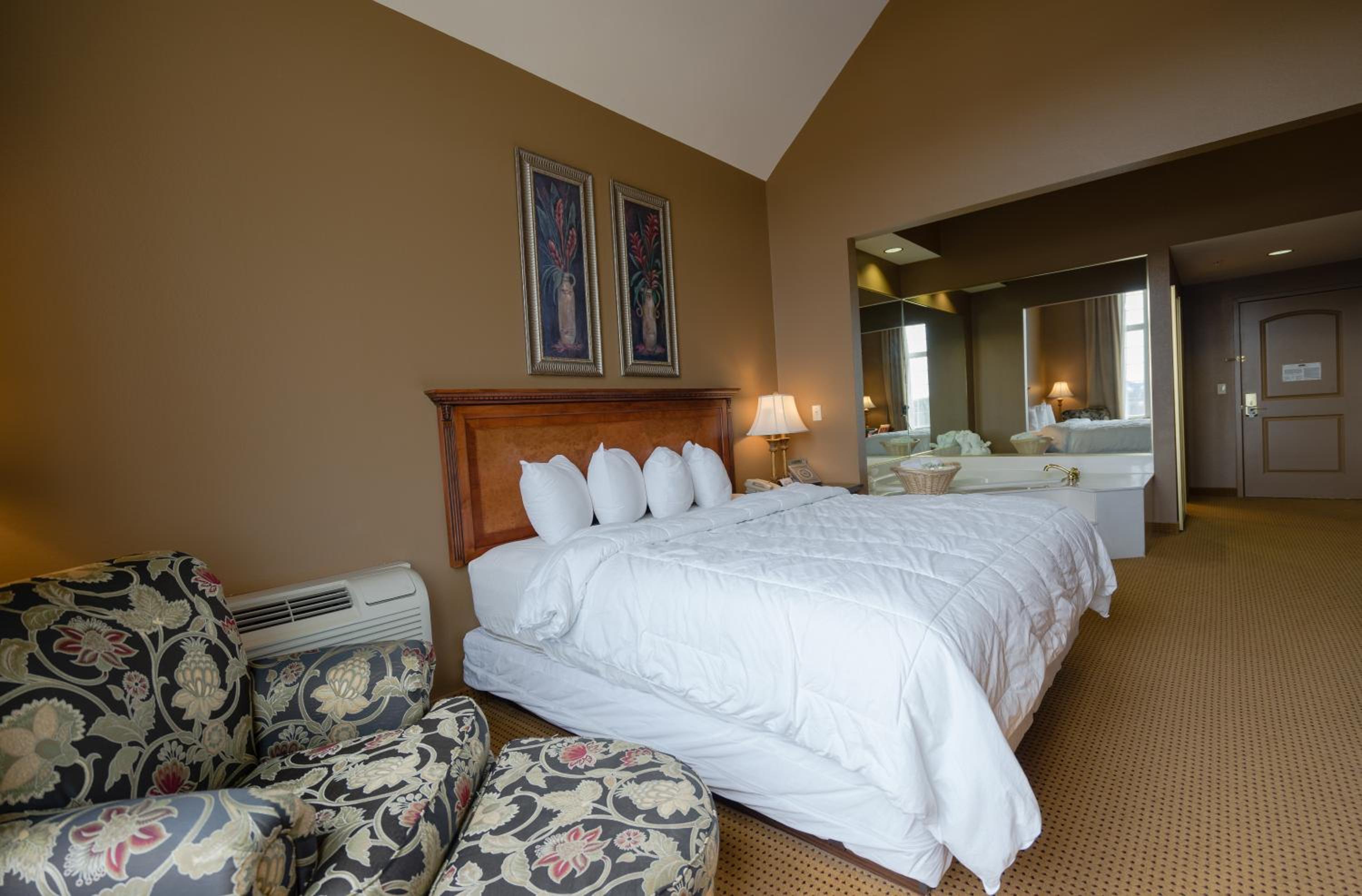 King Suite with Spa Bath photo 2
