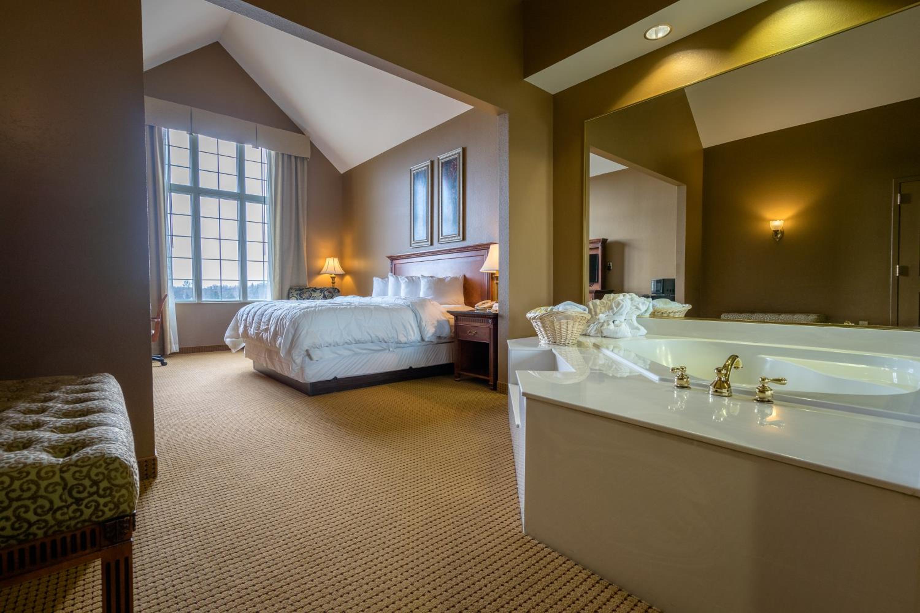 King Suite with Spa Bath photo 1