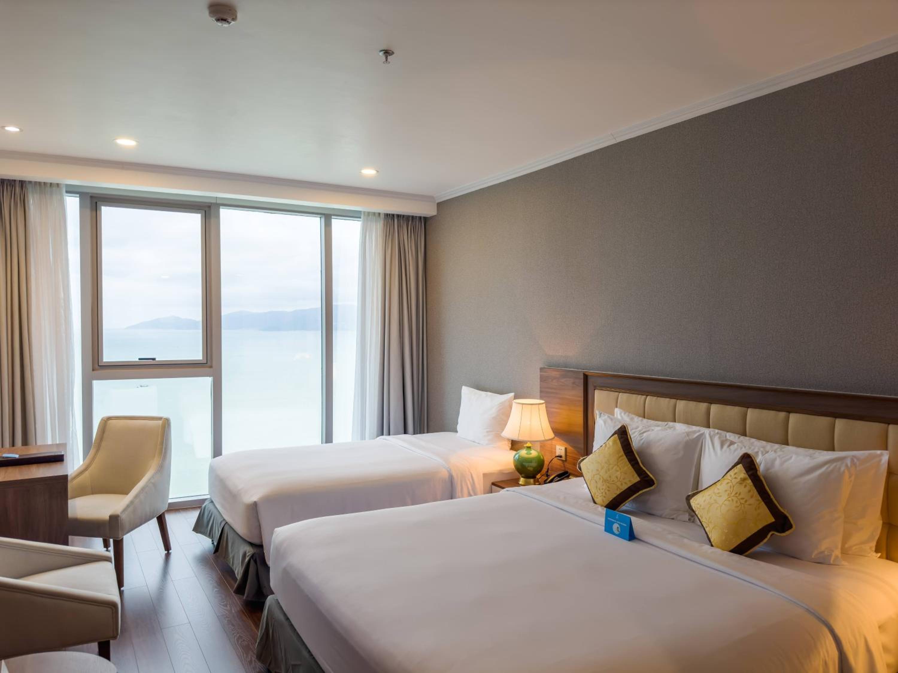 Deluxe Triple Room with Sea View photo 2