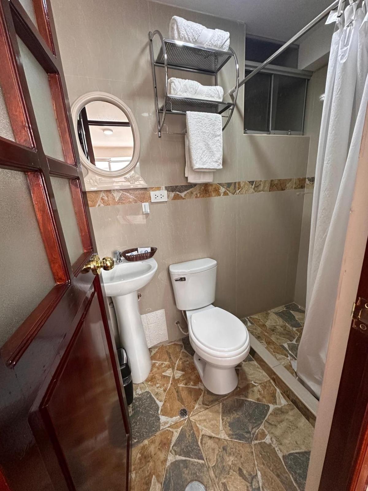 Classic Quadruple Room - Photo 6