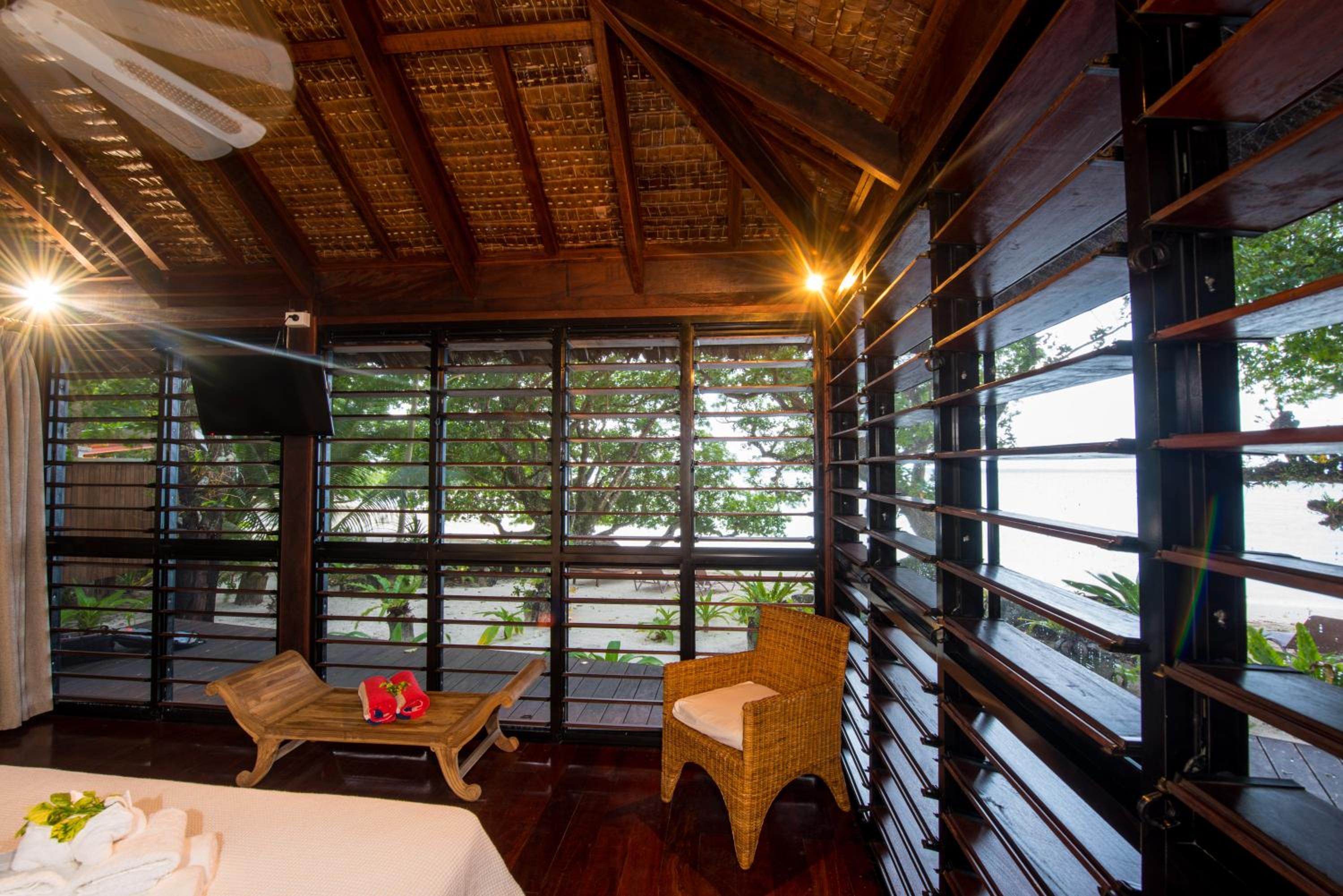 Luxury Beachfront Fare photo 3